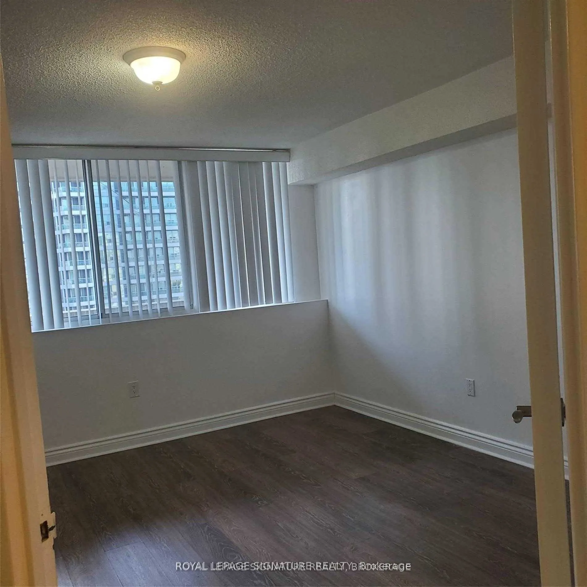 3590 Kaneff Crescent #1407