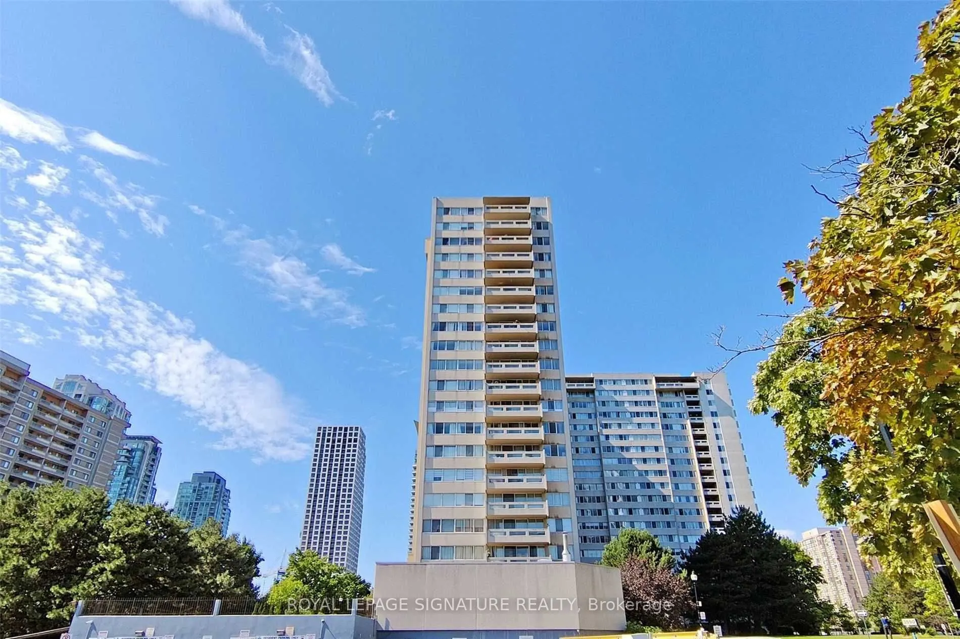 3590 Kaneff Crescent #1407