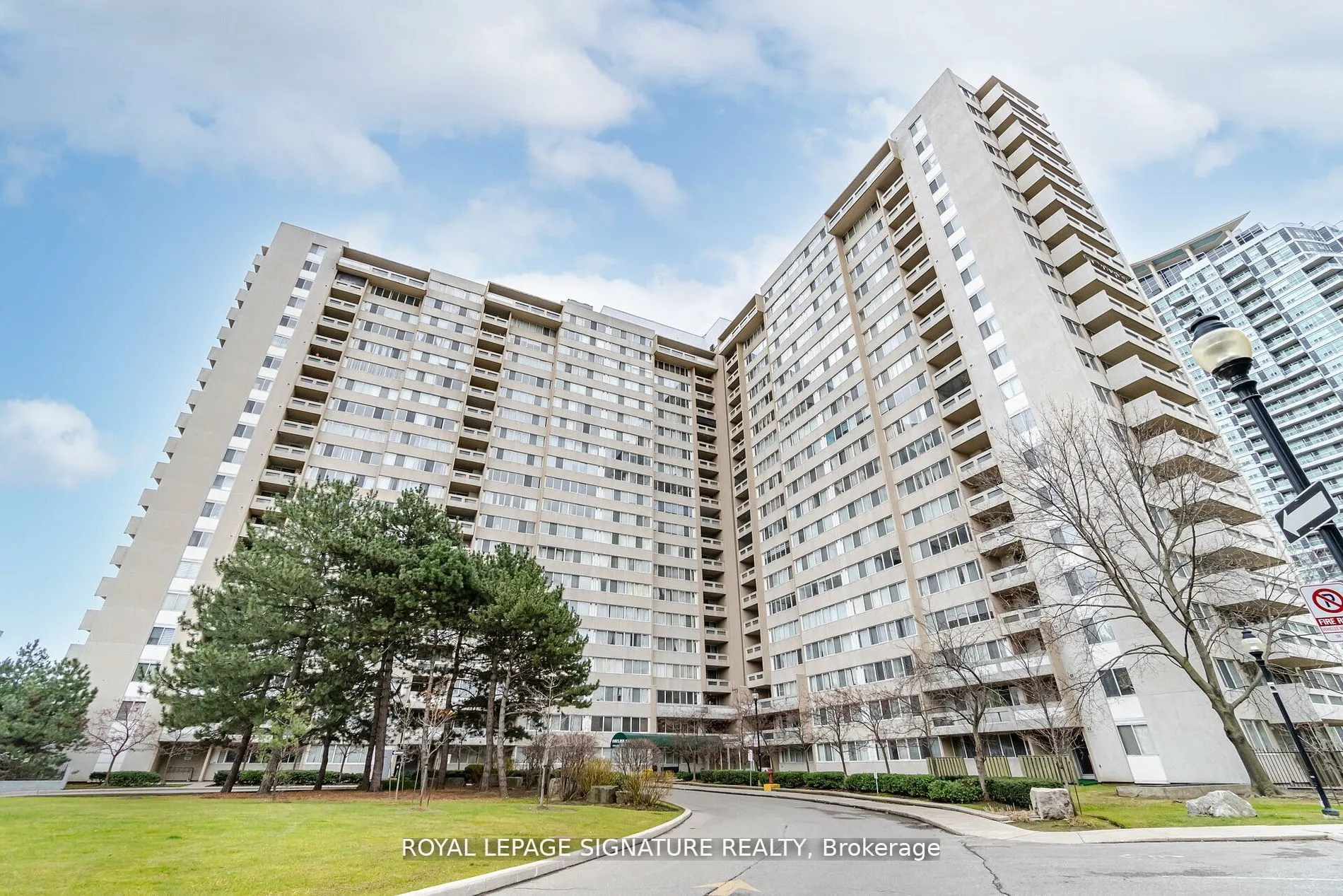 3590 Kaneff Crescent #1407