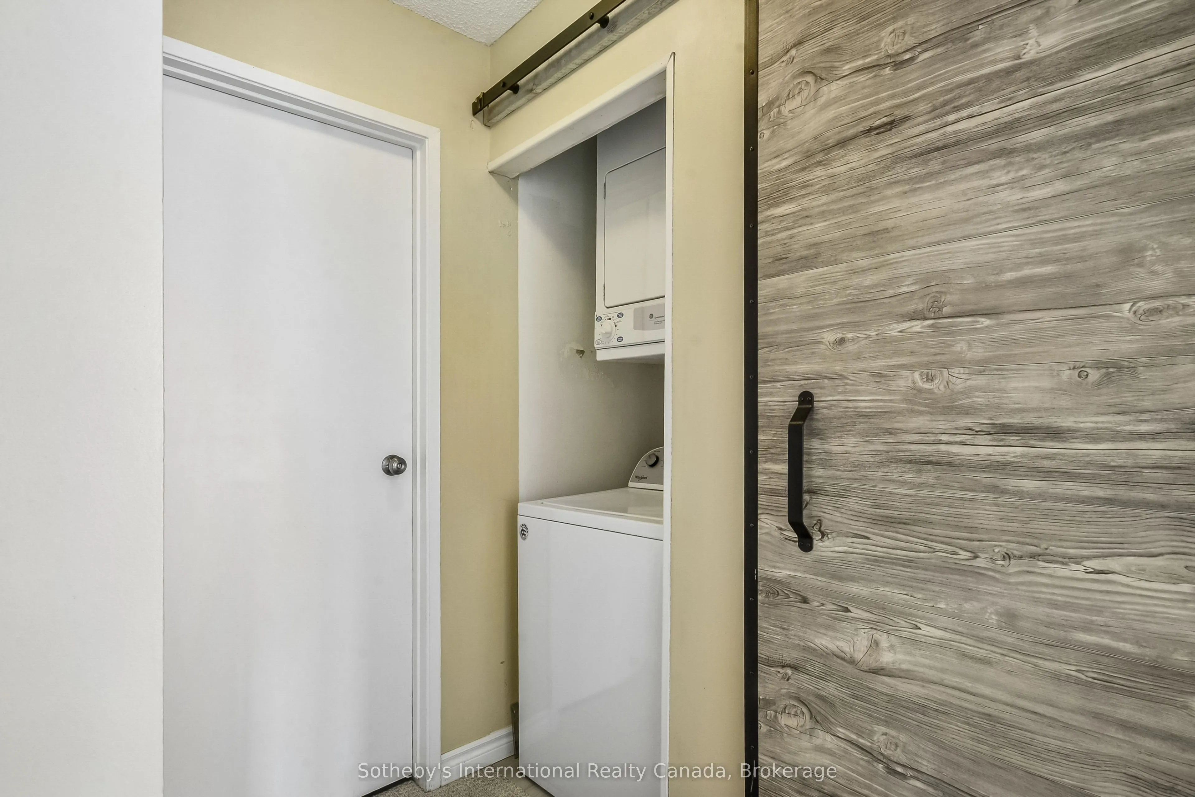 1450 Glen Abbey Gate #434