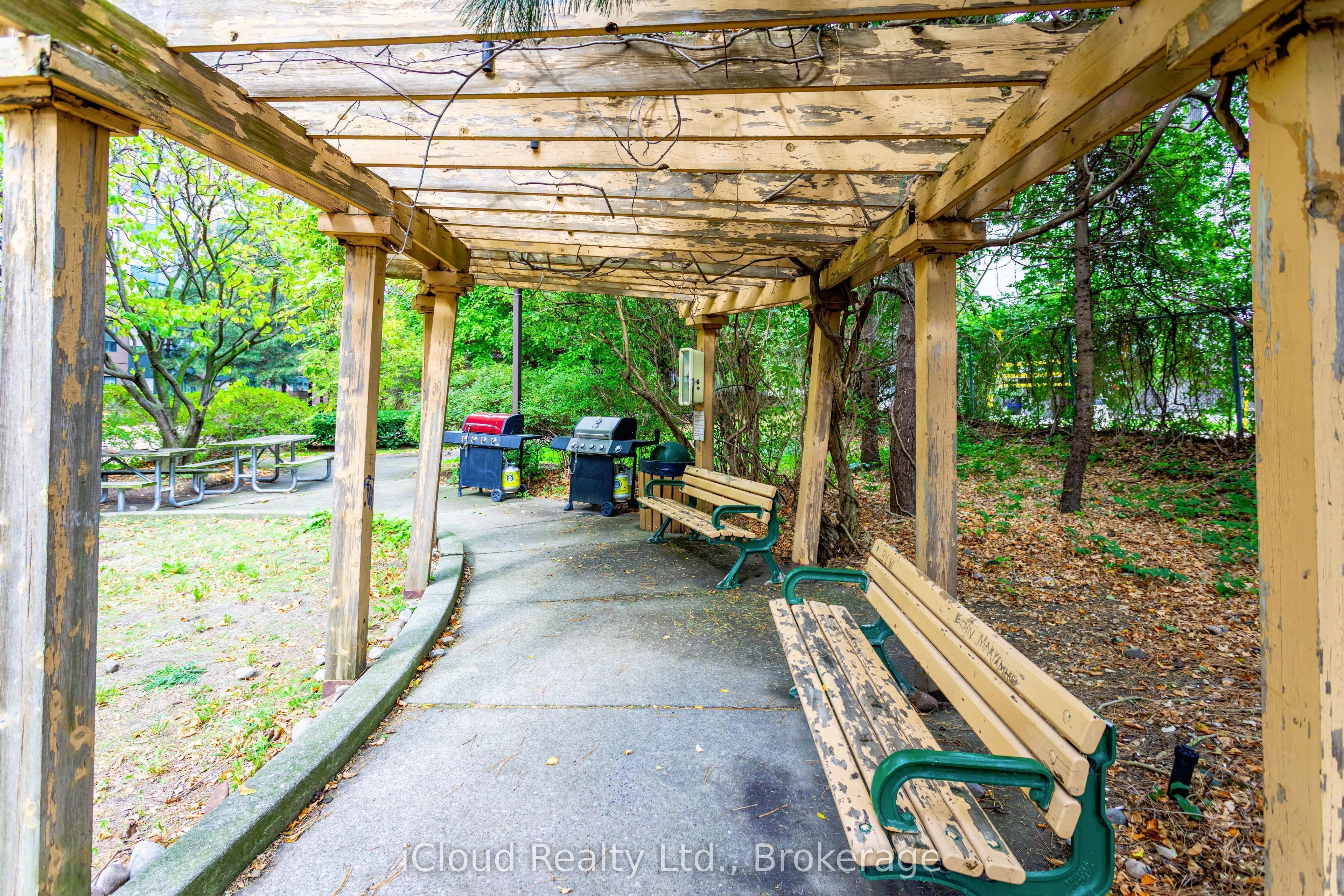 135 Hillcrest Avenue #903