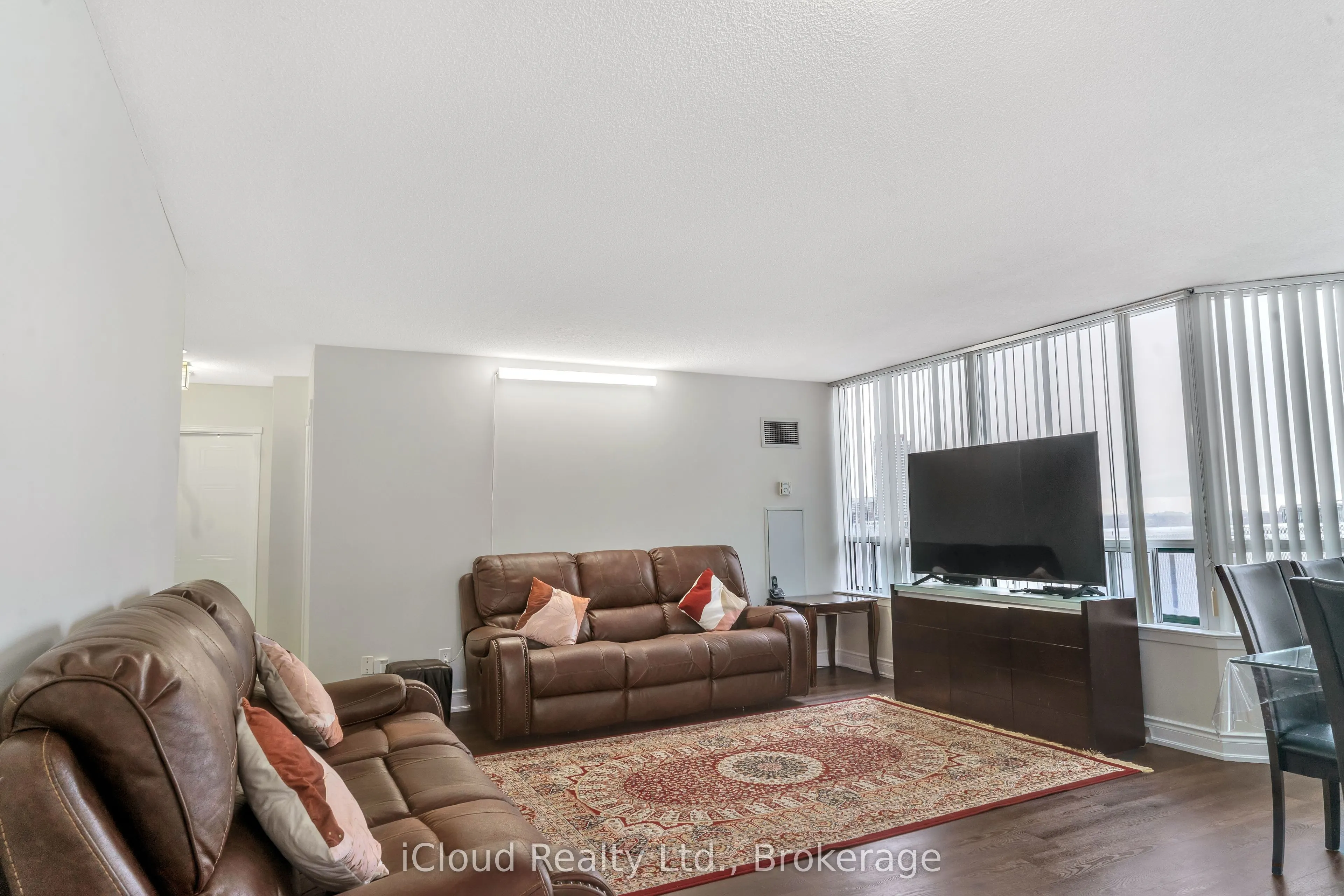 135 Hillcrest Avenue #903