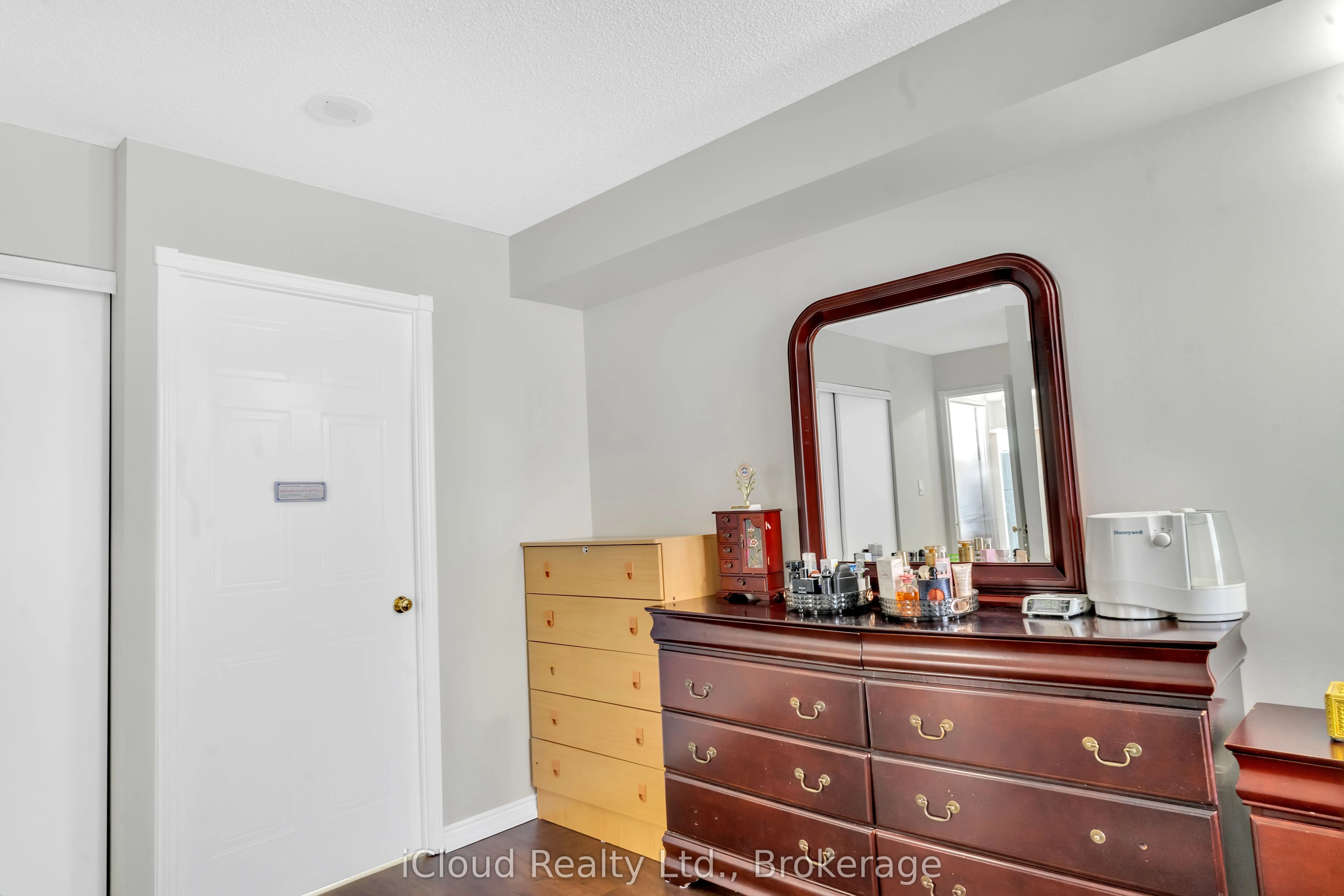 135 Hillcrest Avenue #903