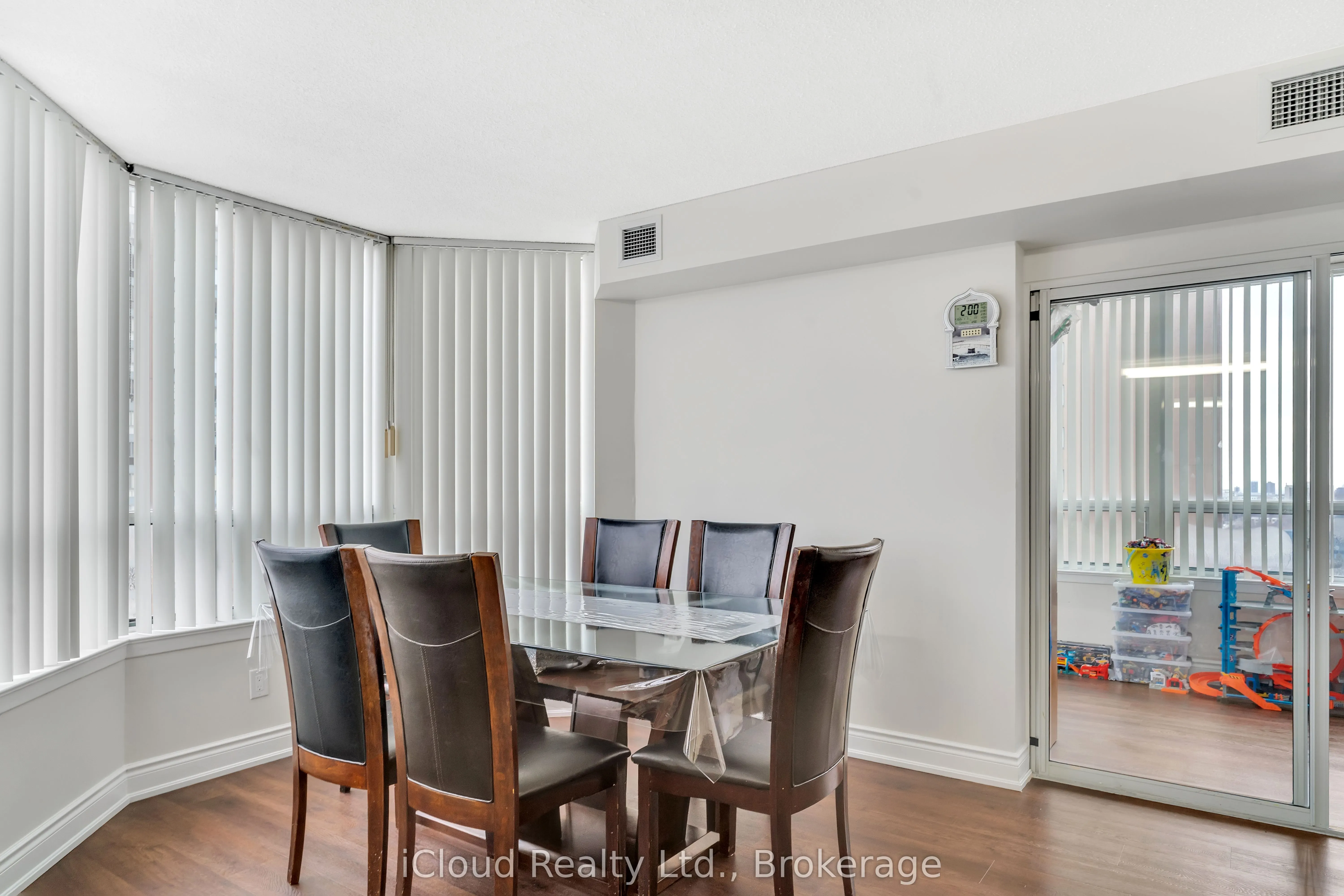 135 Hillcrest Avenue #903
