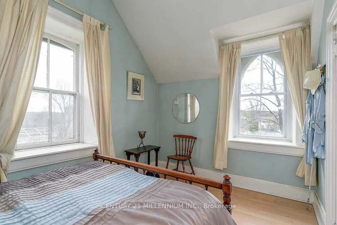 1380 Queen Street W