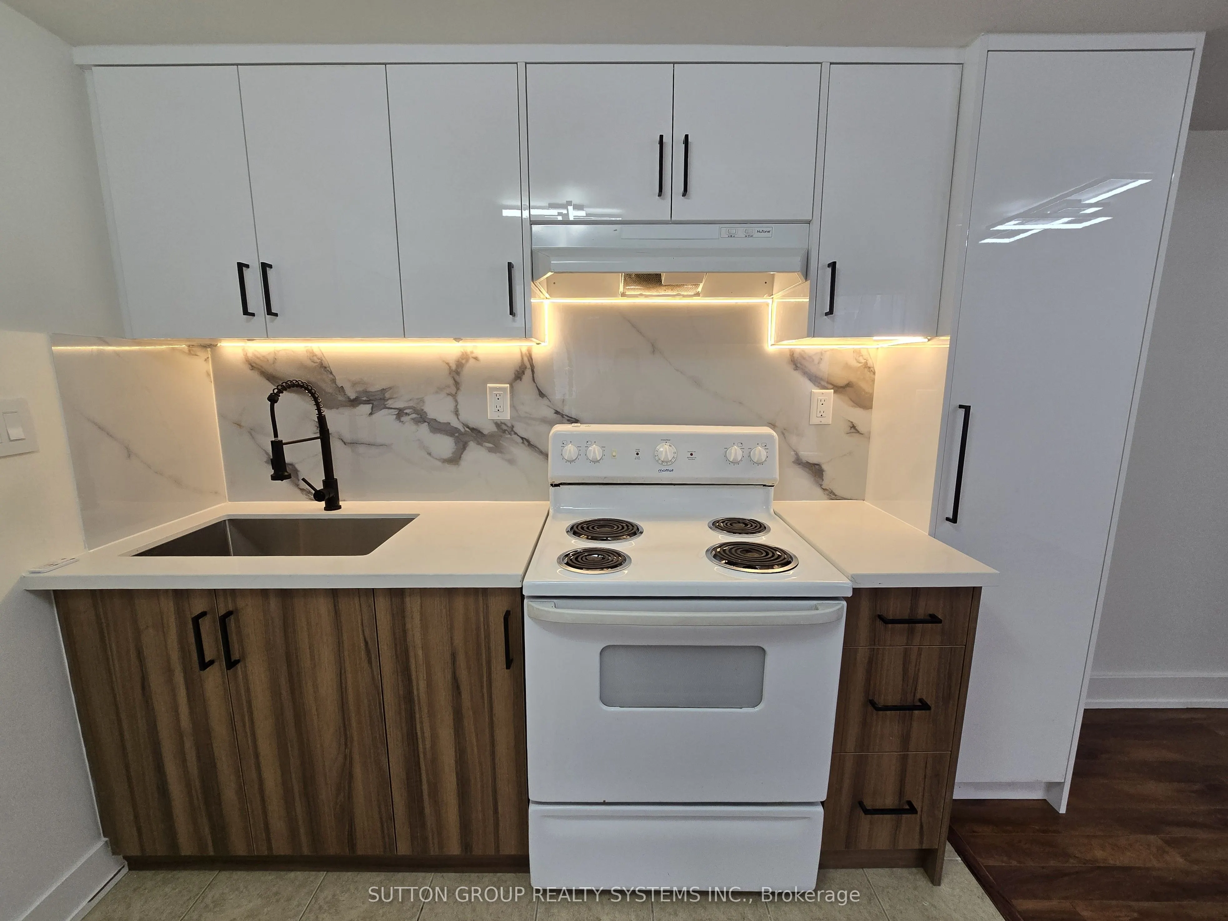 2886 Lake Shore Boulevard W #1