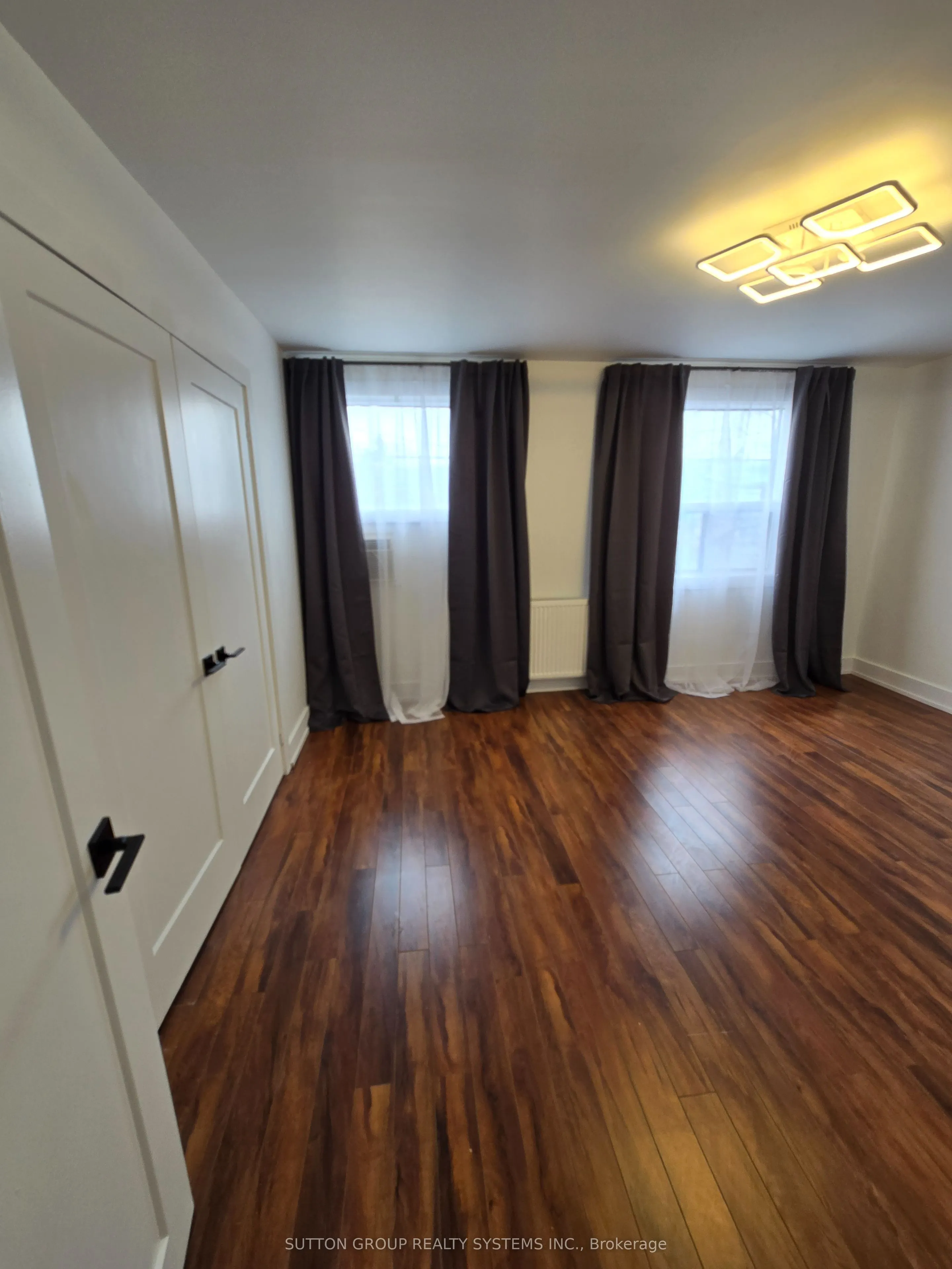 2886 Lake Shore Boulevard W #1