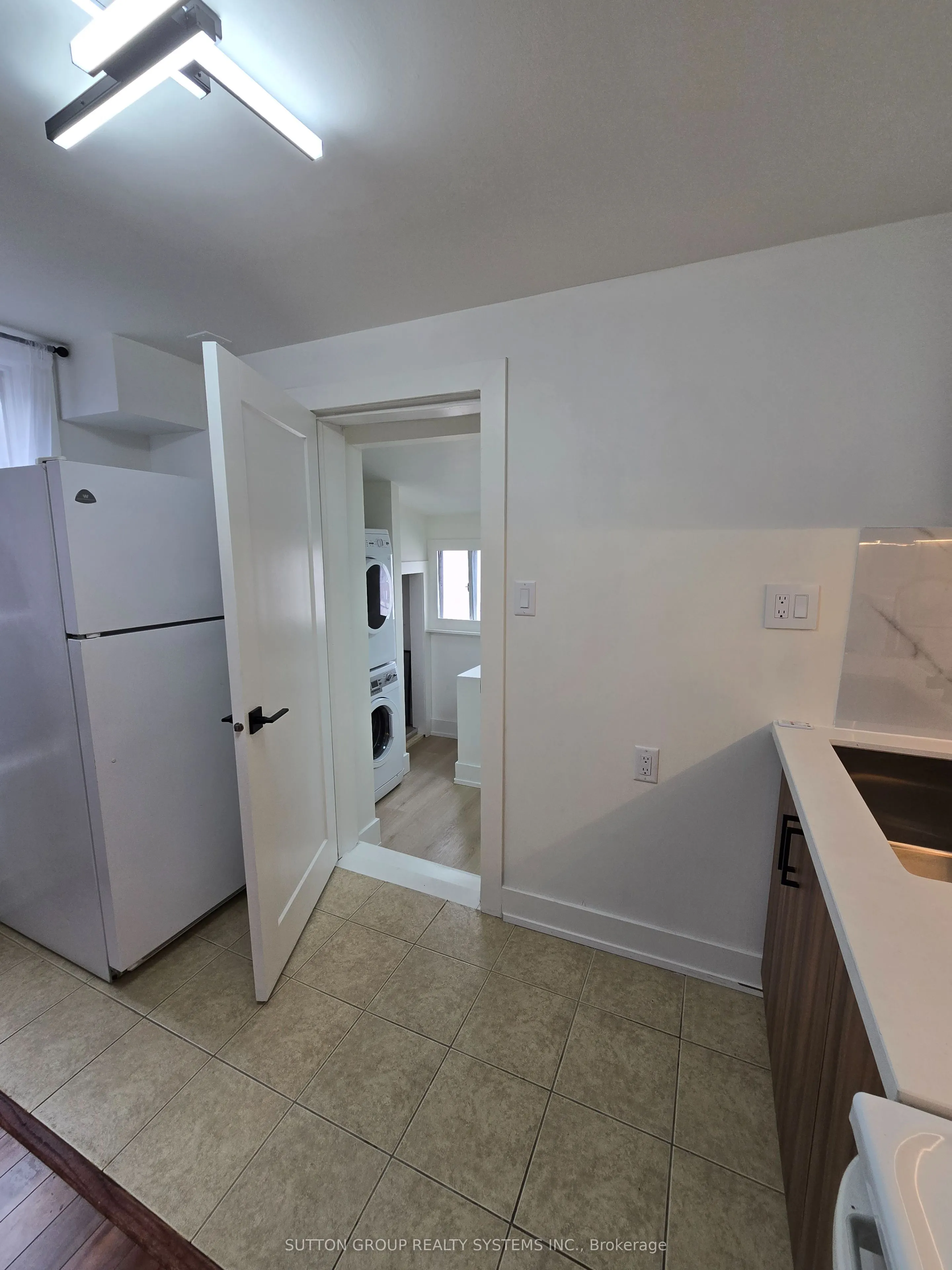 2886 Lake Shore Boulevard W #1