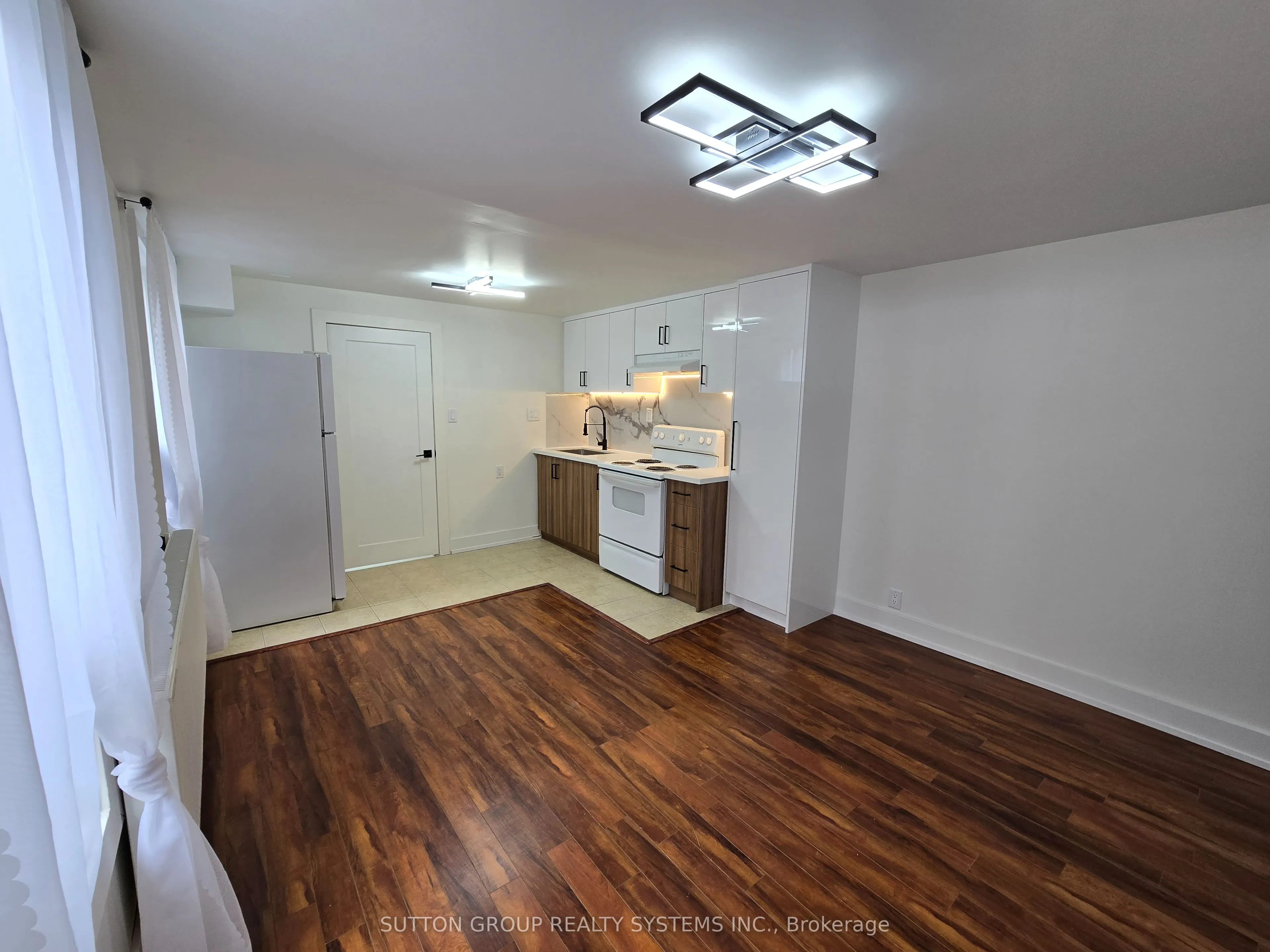 2886 Lake Shore Boulevard W #1