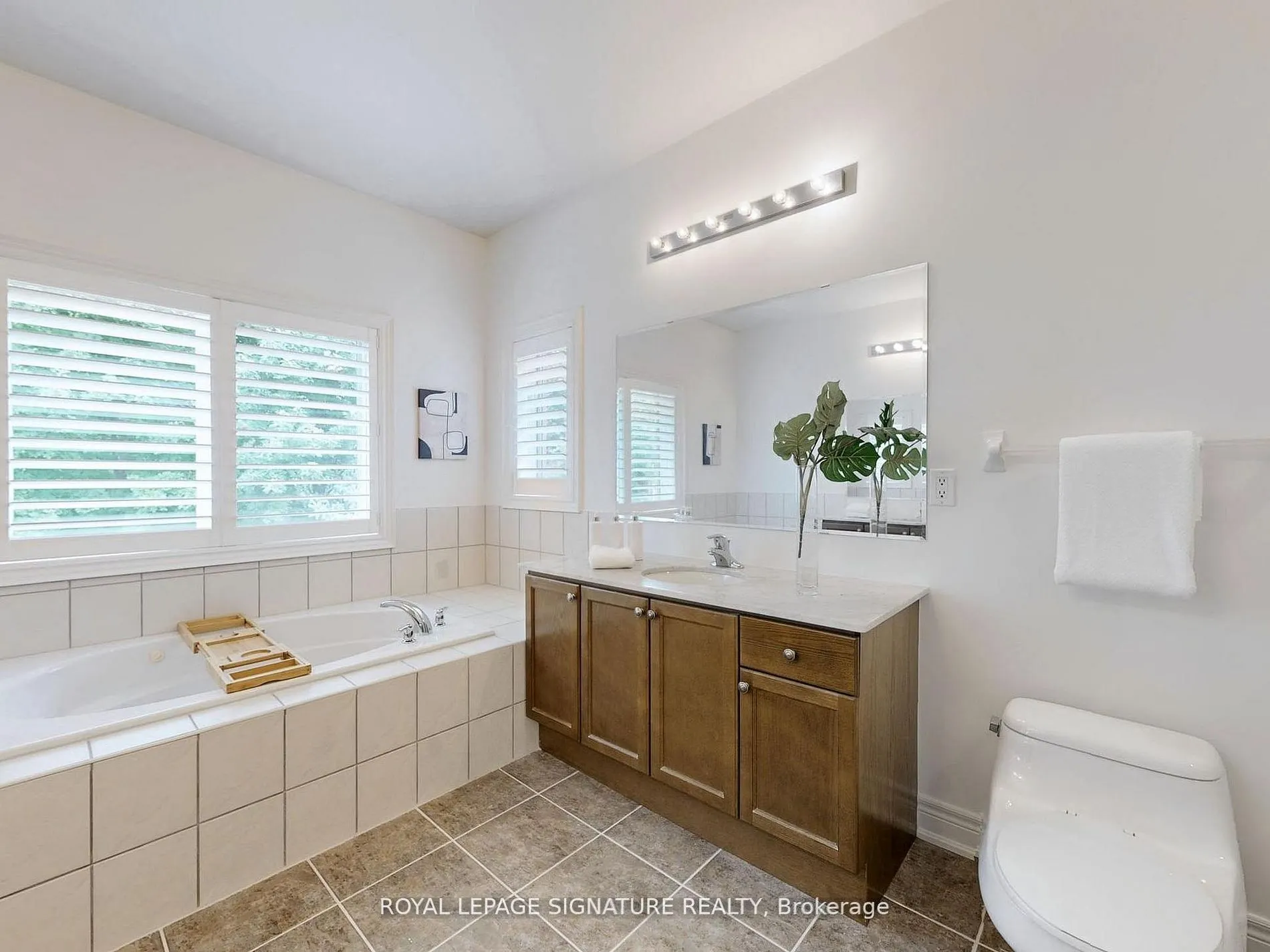 2238 Lyndhurst Drive