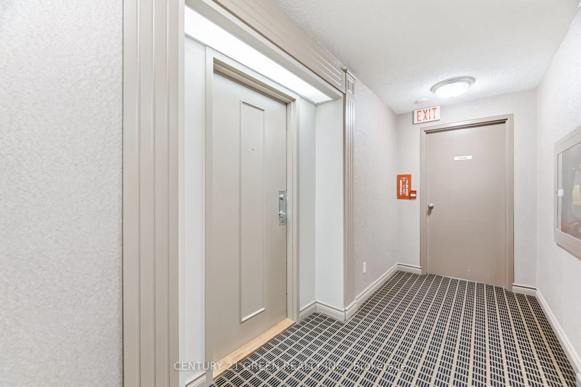 135 Hillcrest Avenue #203