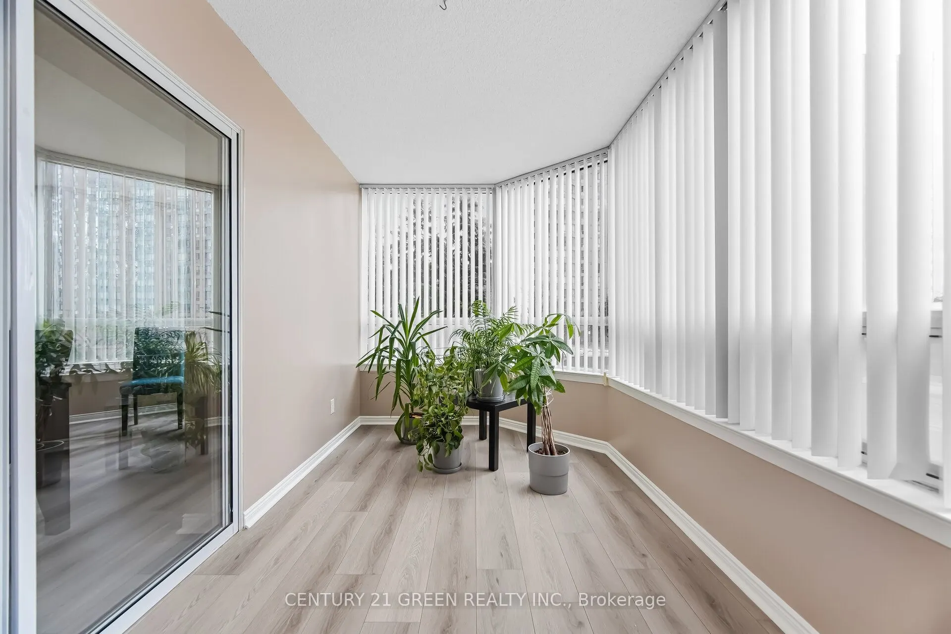 135 Hillcrest Avenue #203