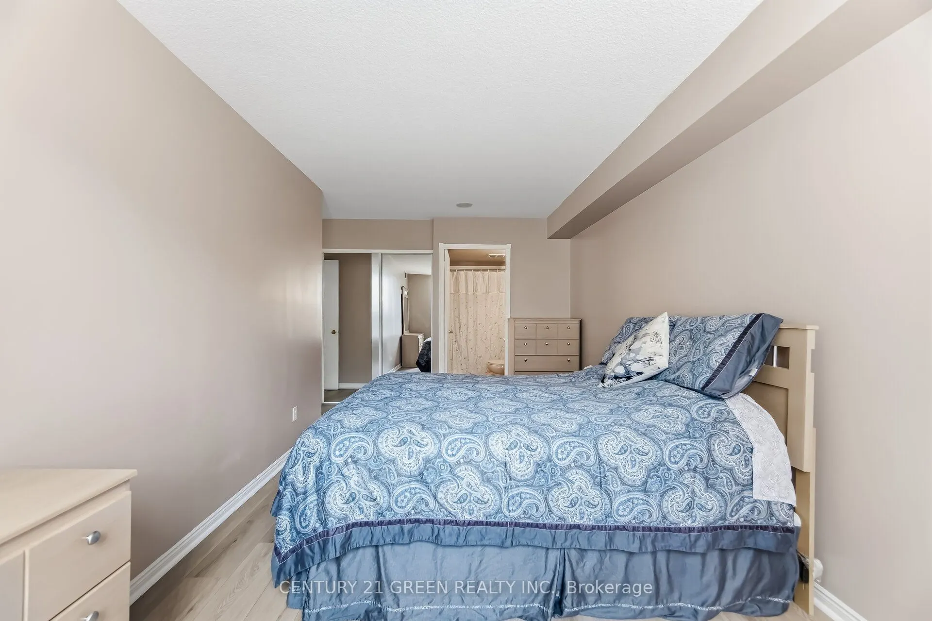 135 Hillcrest Avenue #203