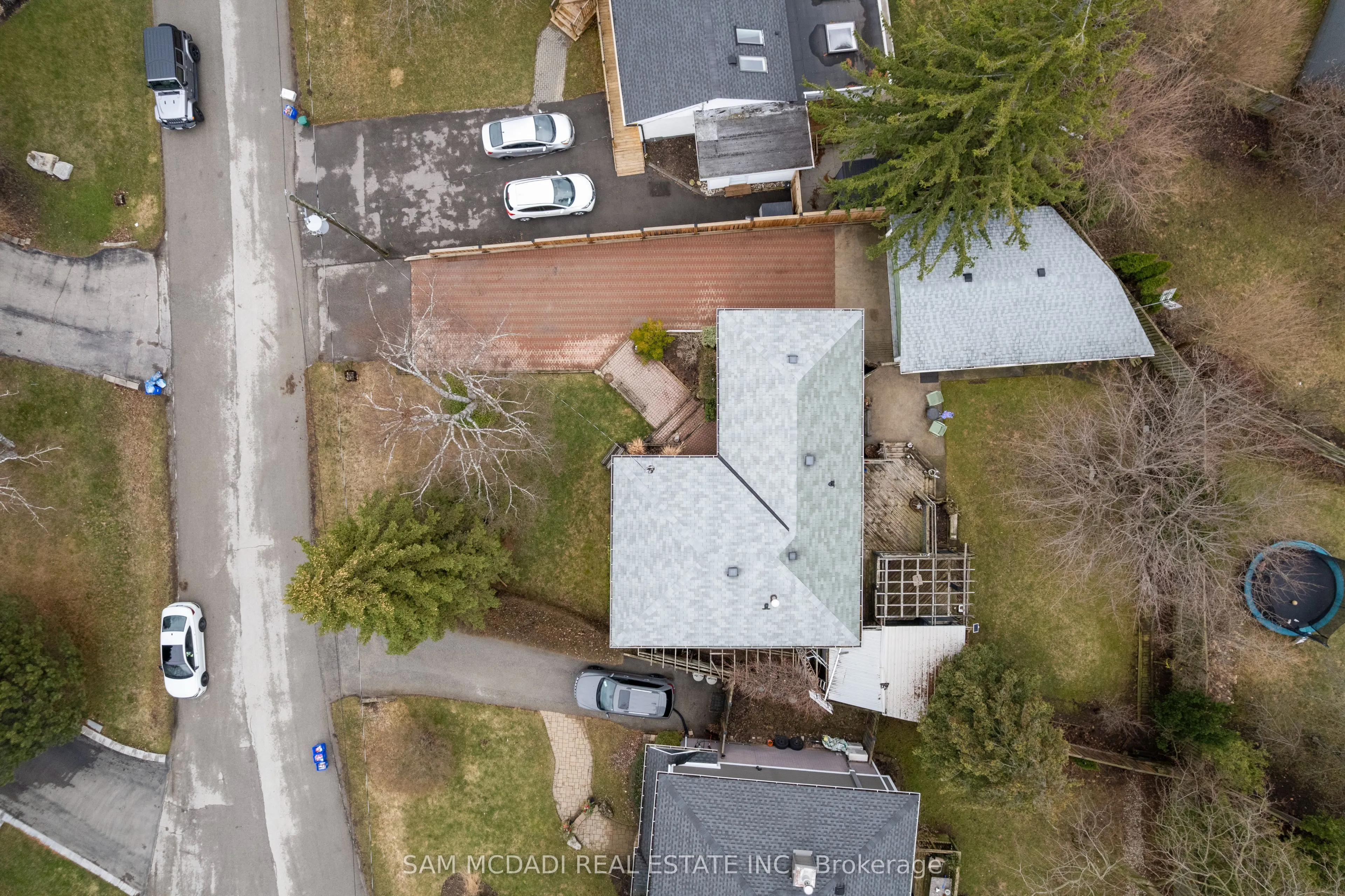 2470 Meadowood Crescent