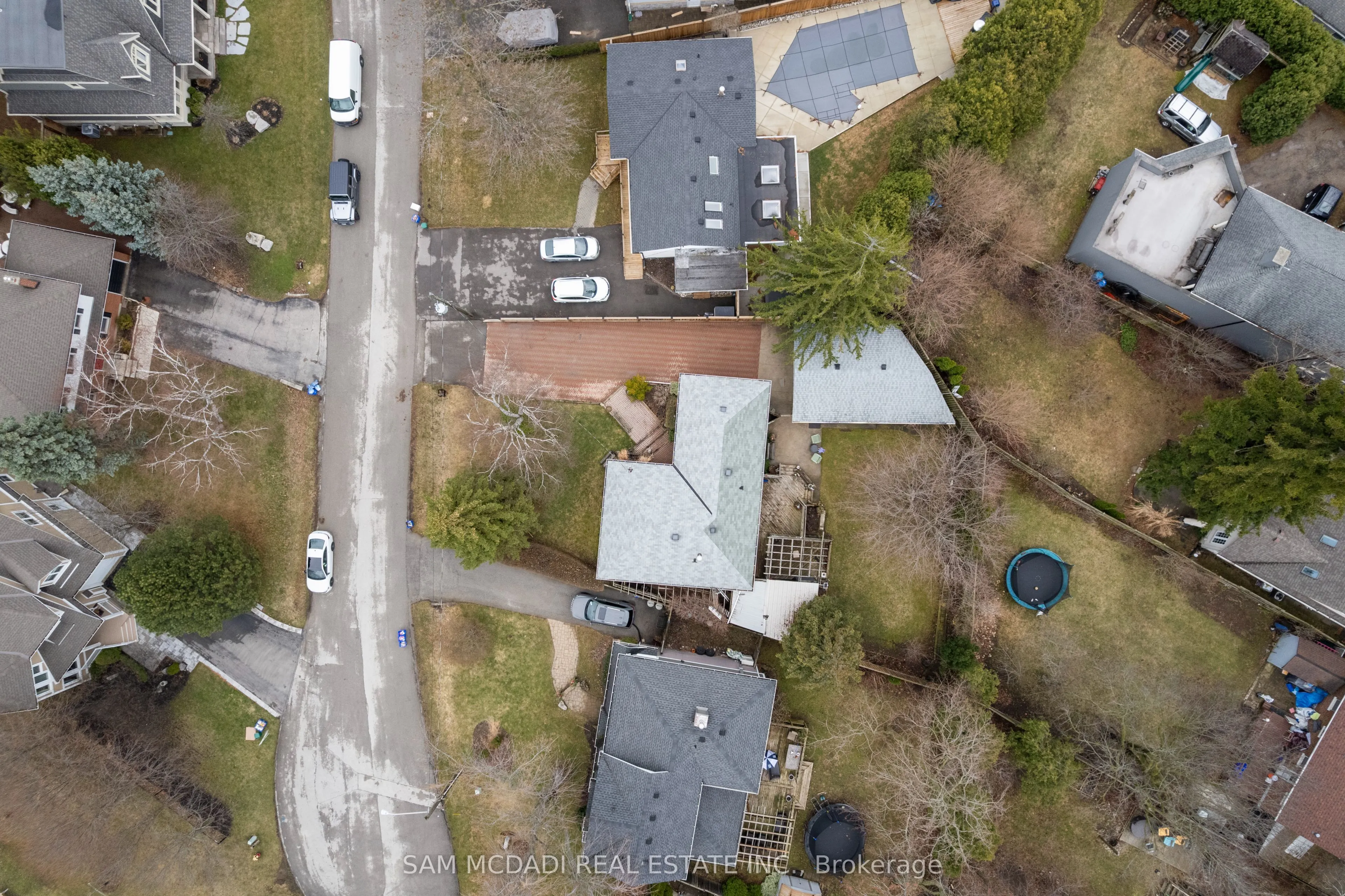 2470 Meadowood Crescent