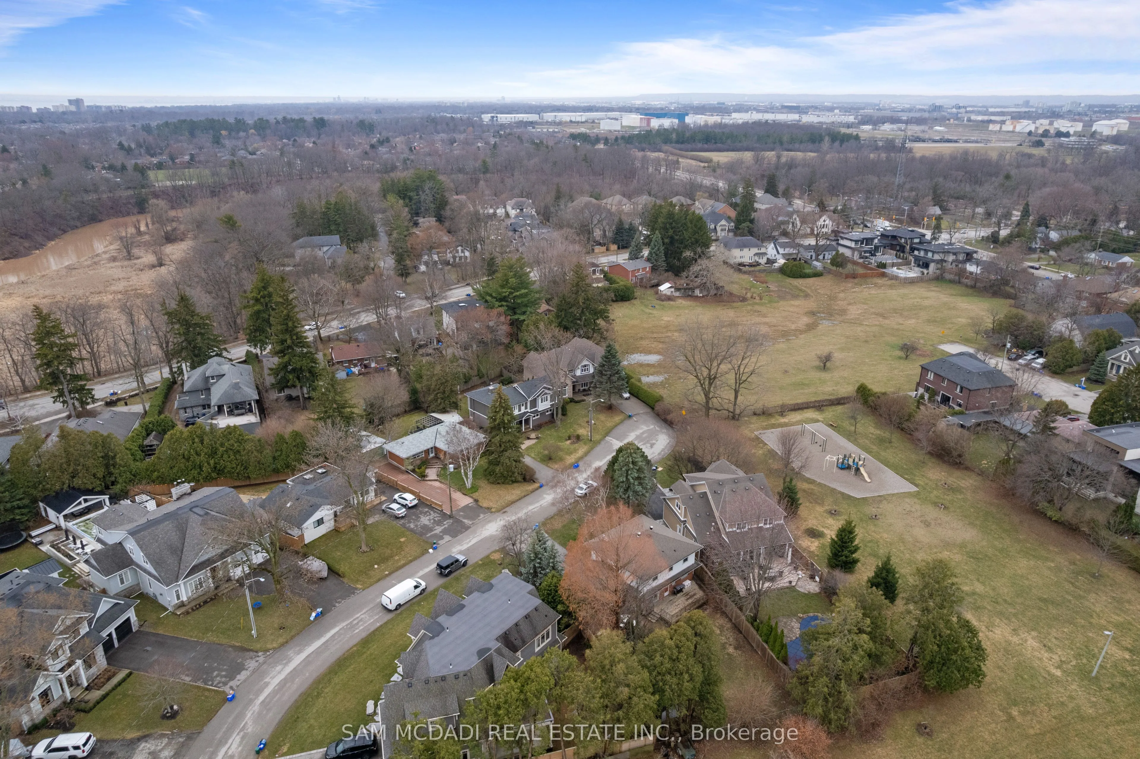 2470 Meadowood Crescent