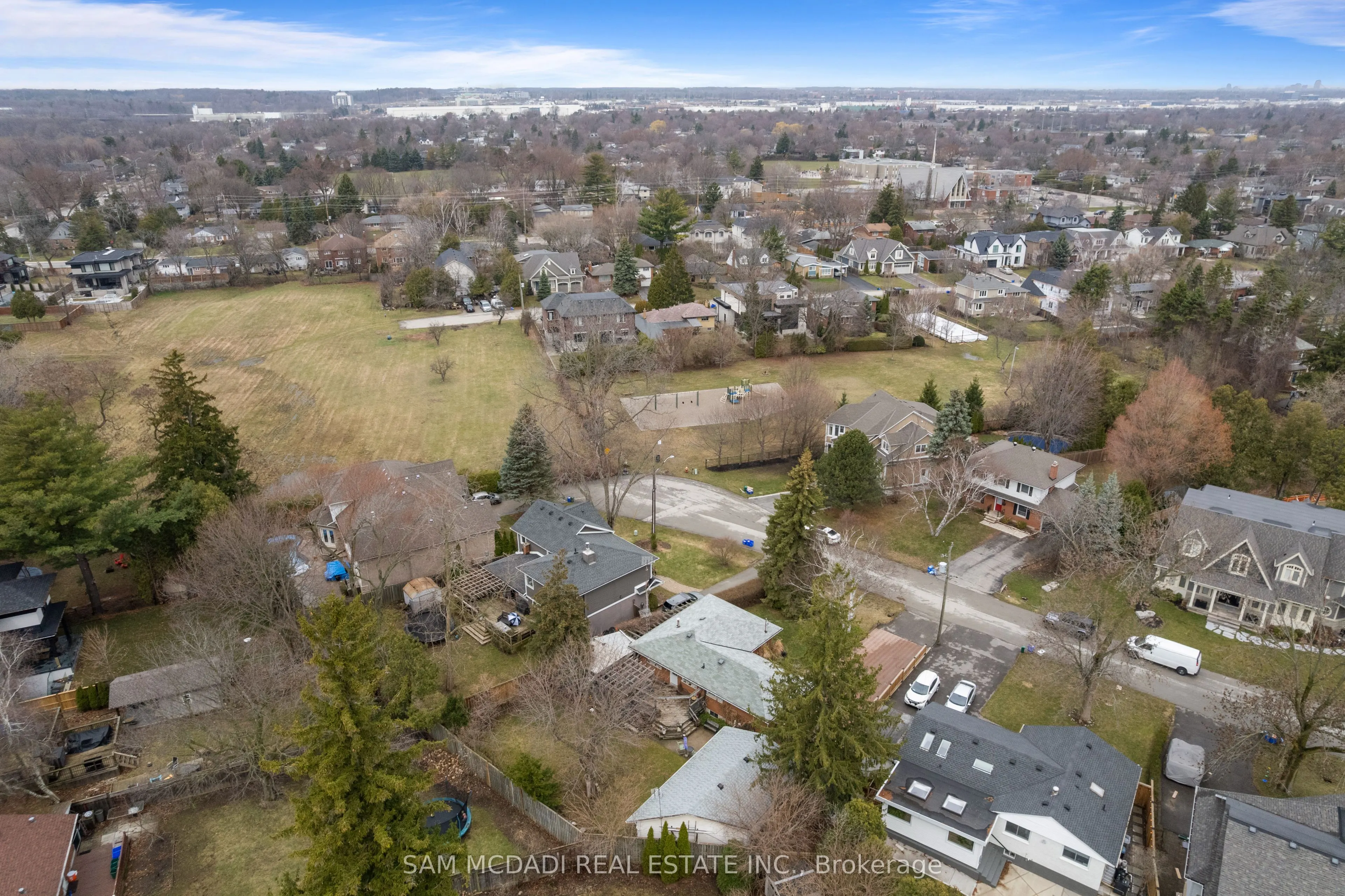2470 Meadowood Crescent