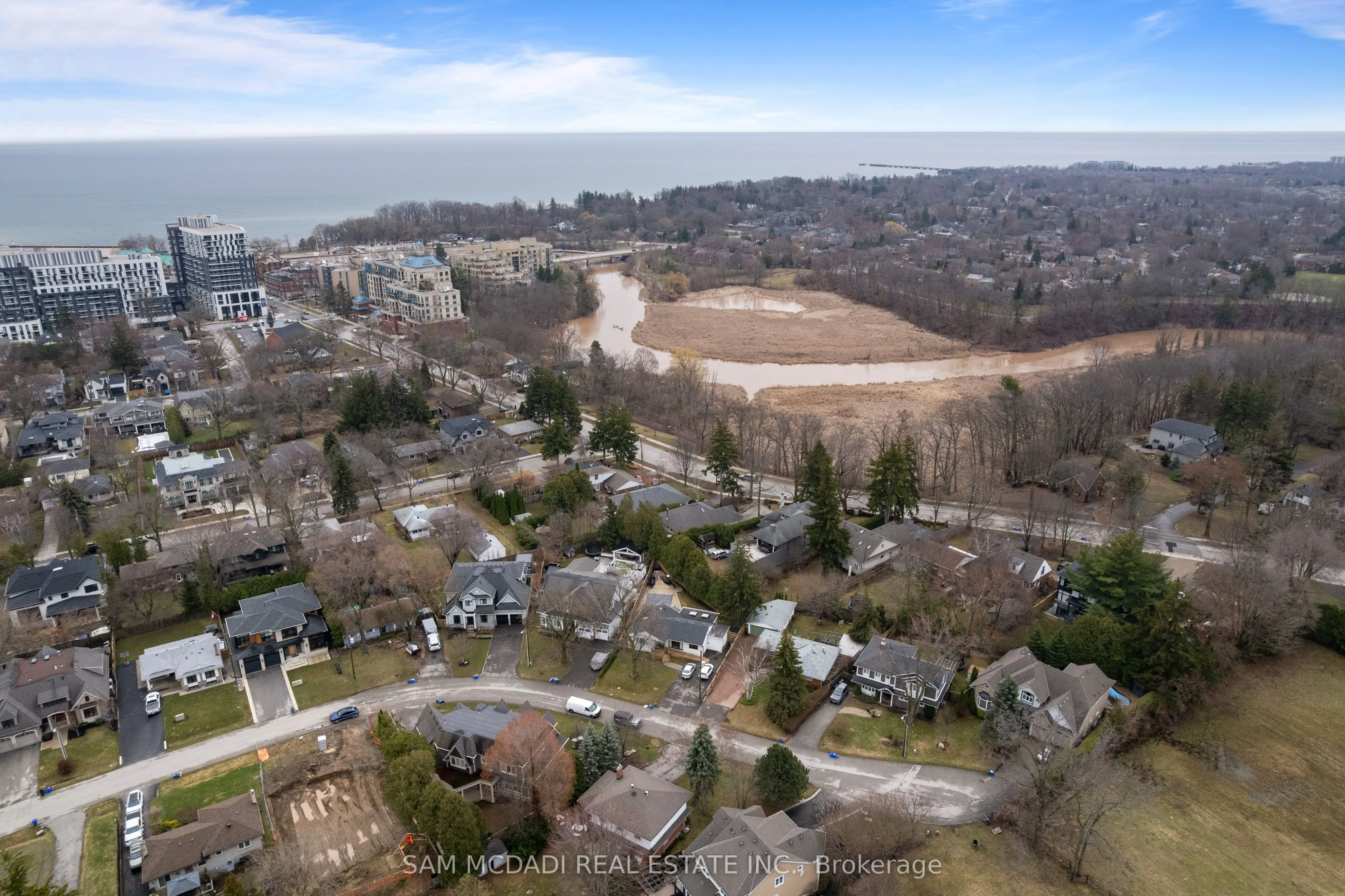 2470 Meadowood Crescent