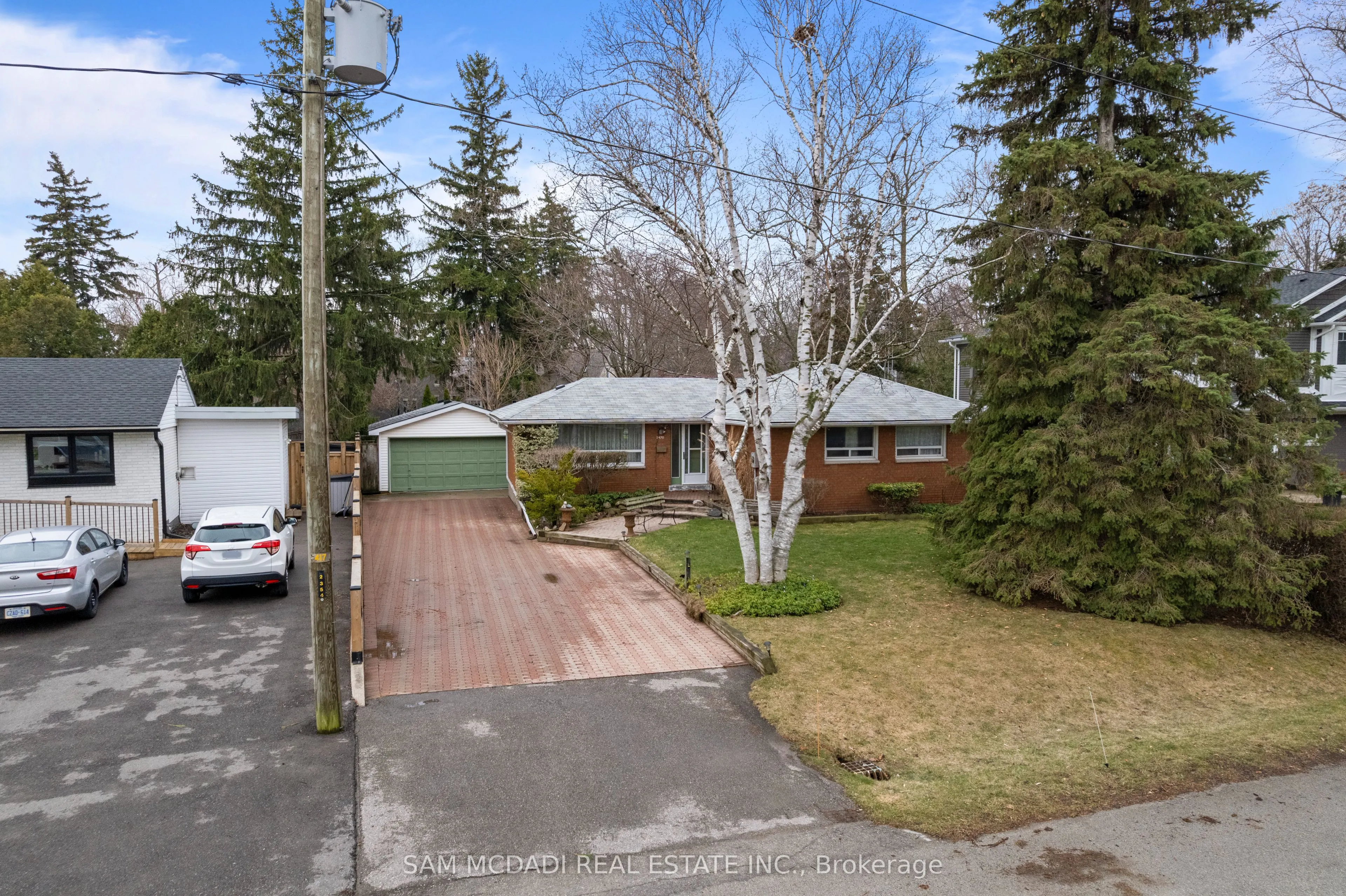 2470 Meadowood Crescent