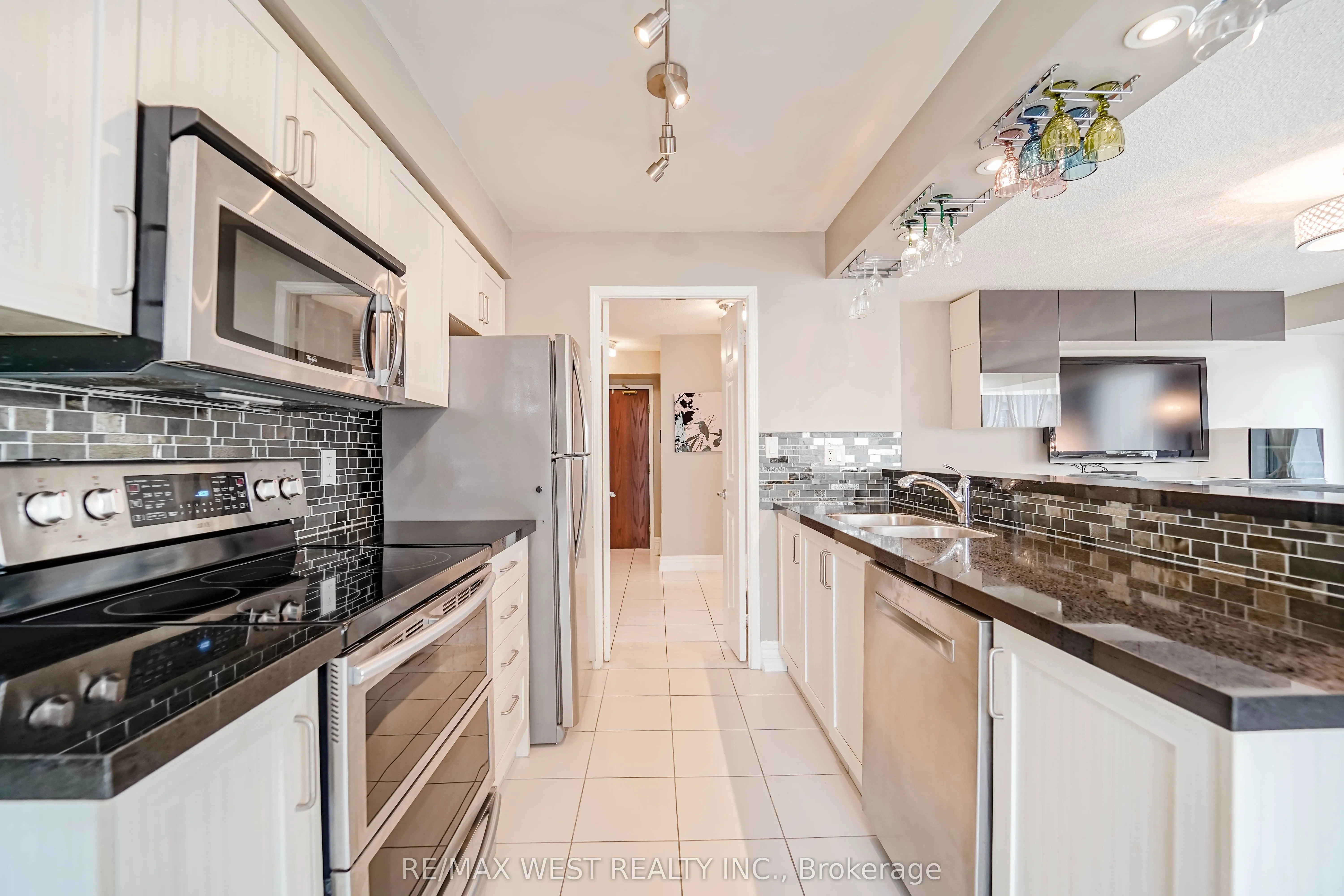 190 Manitoba Street #309
