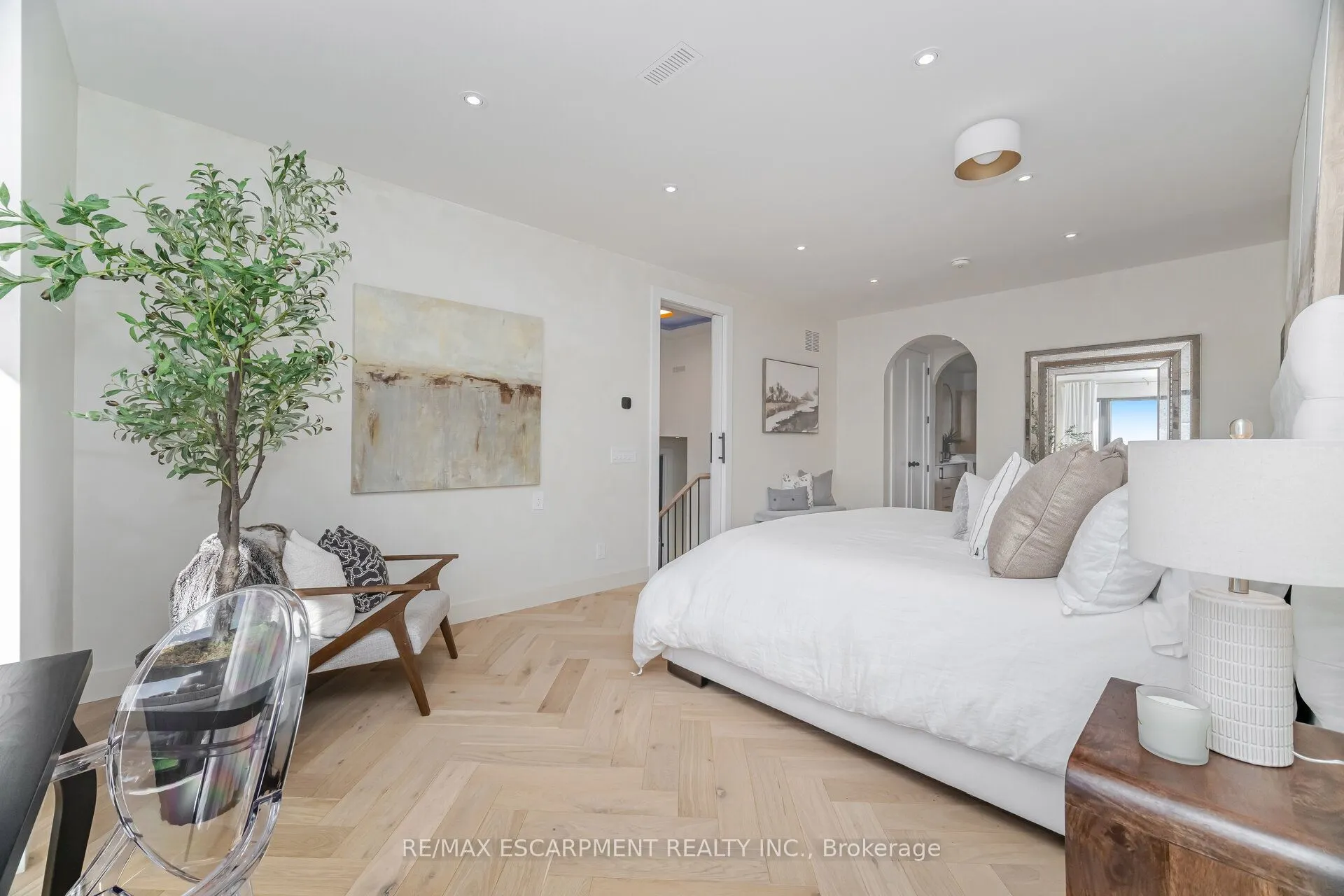 772 Banting Court