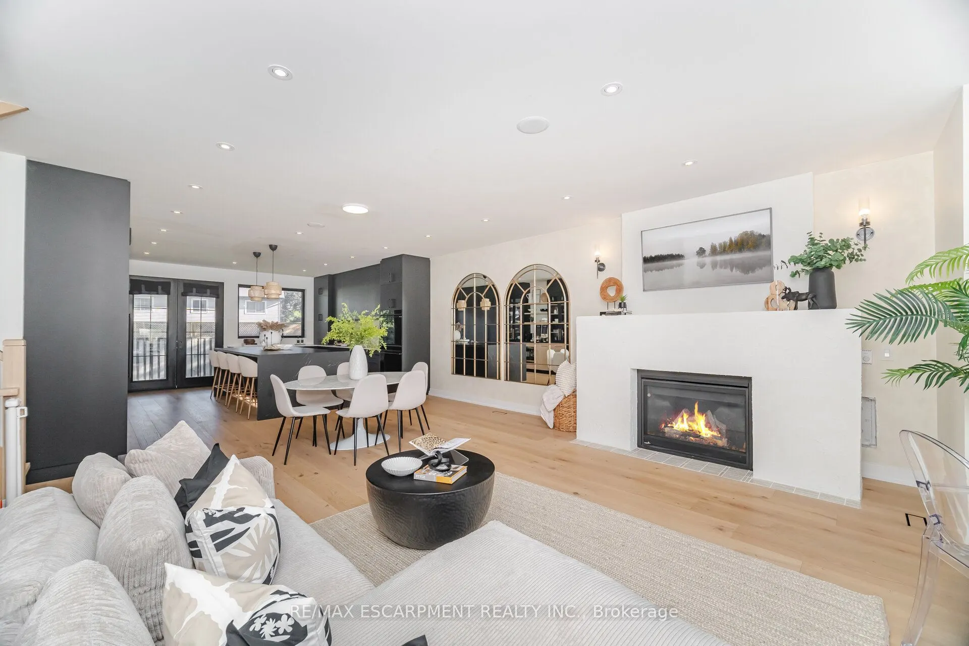 772 Banting Court