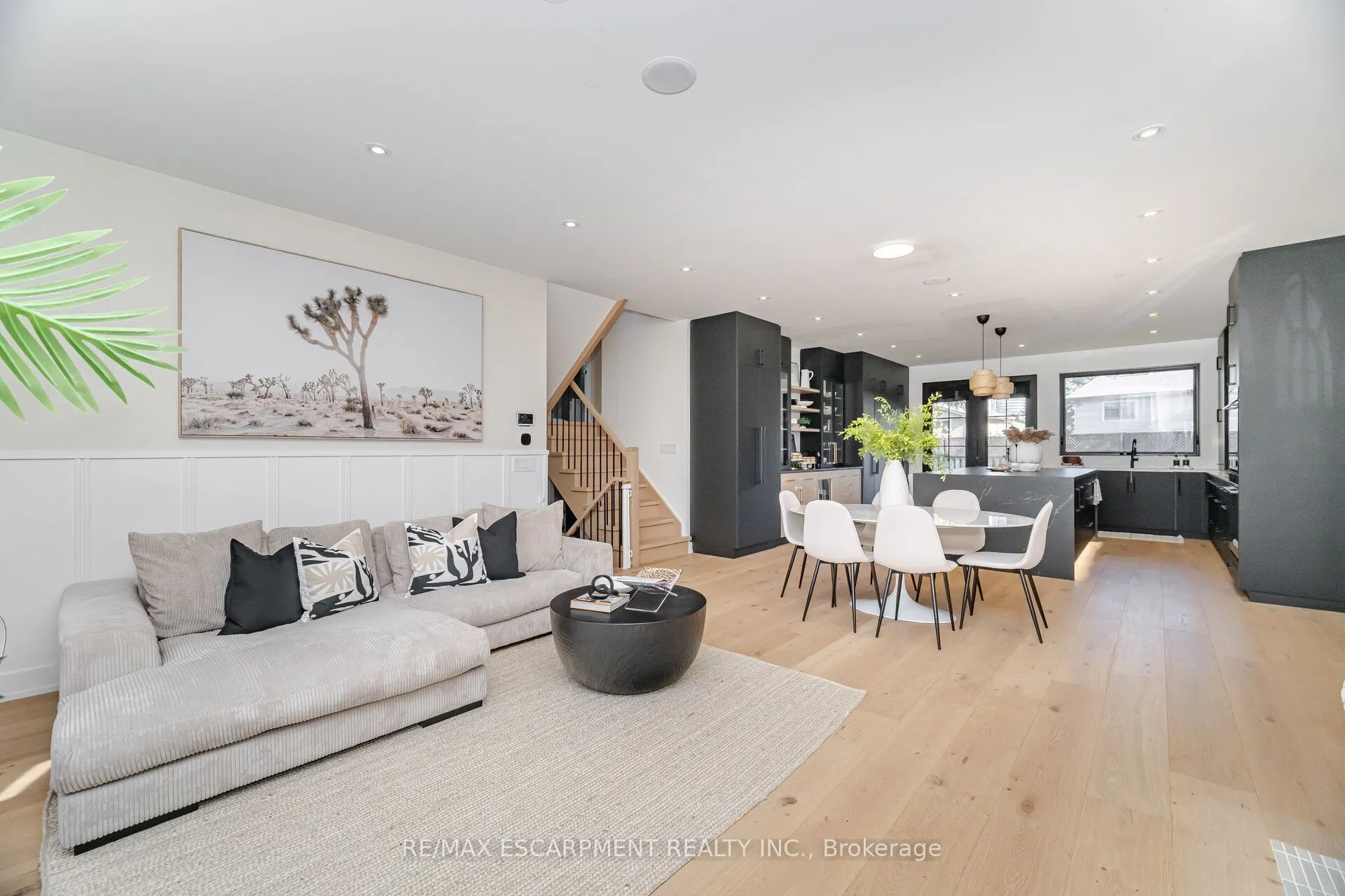 772 Banting Court