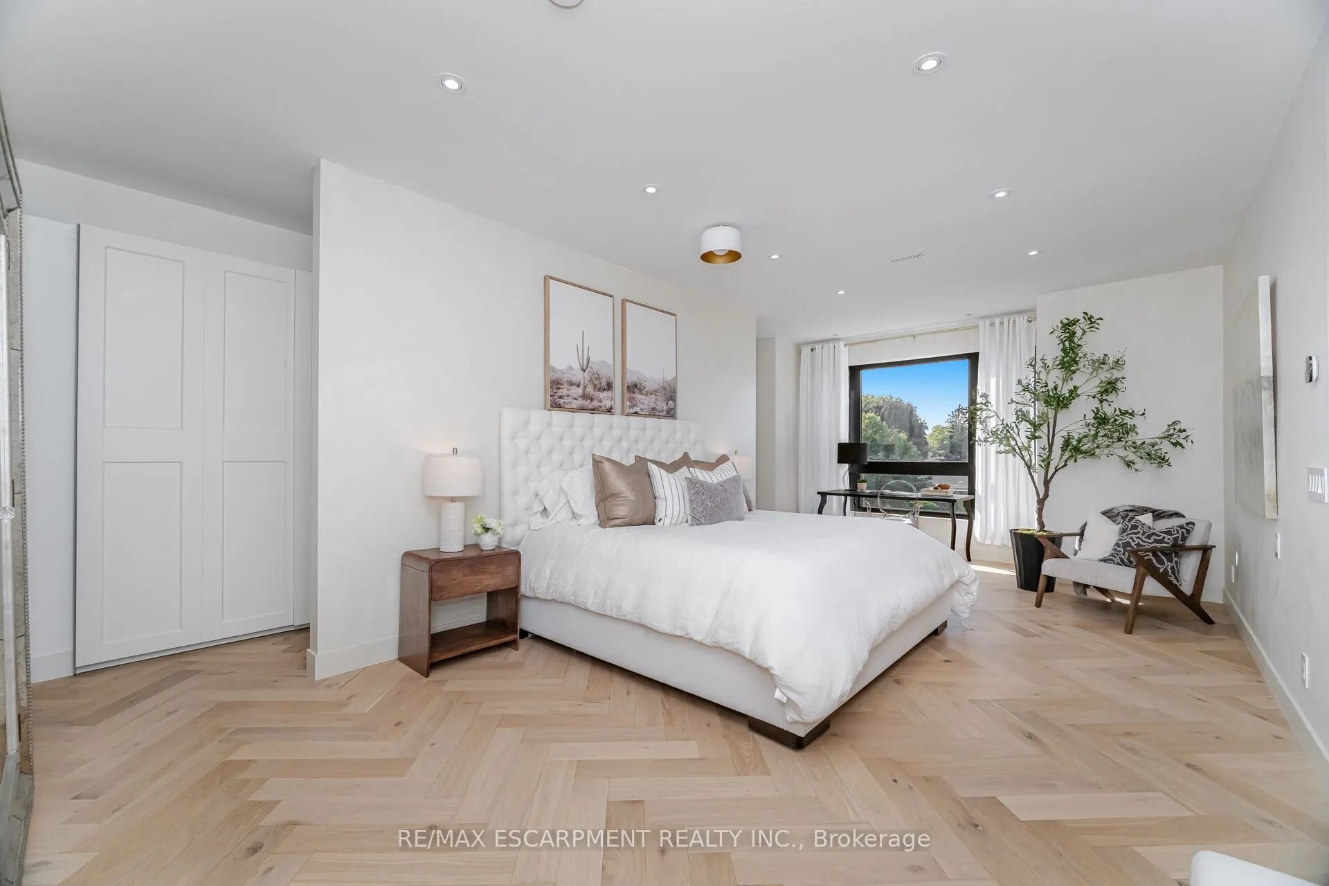 772 Banting Court