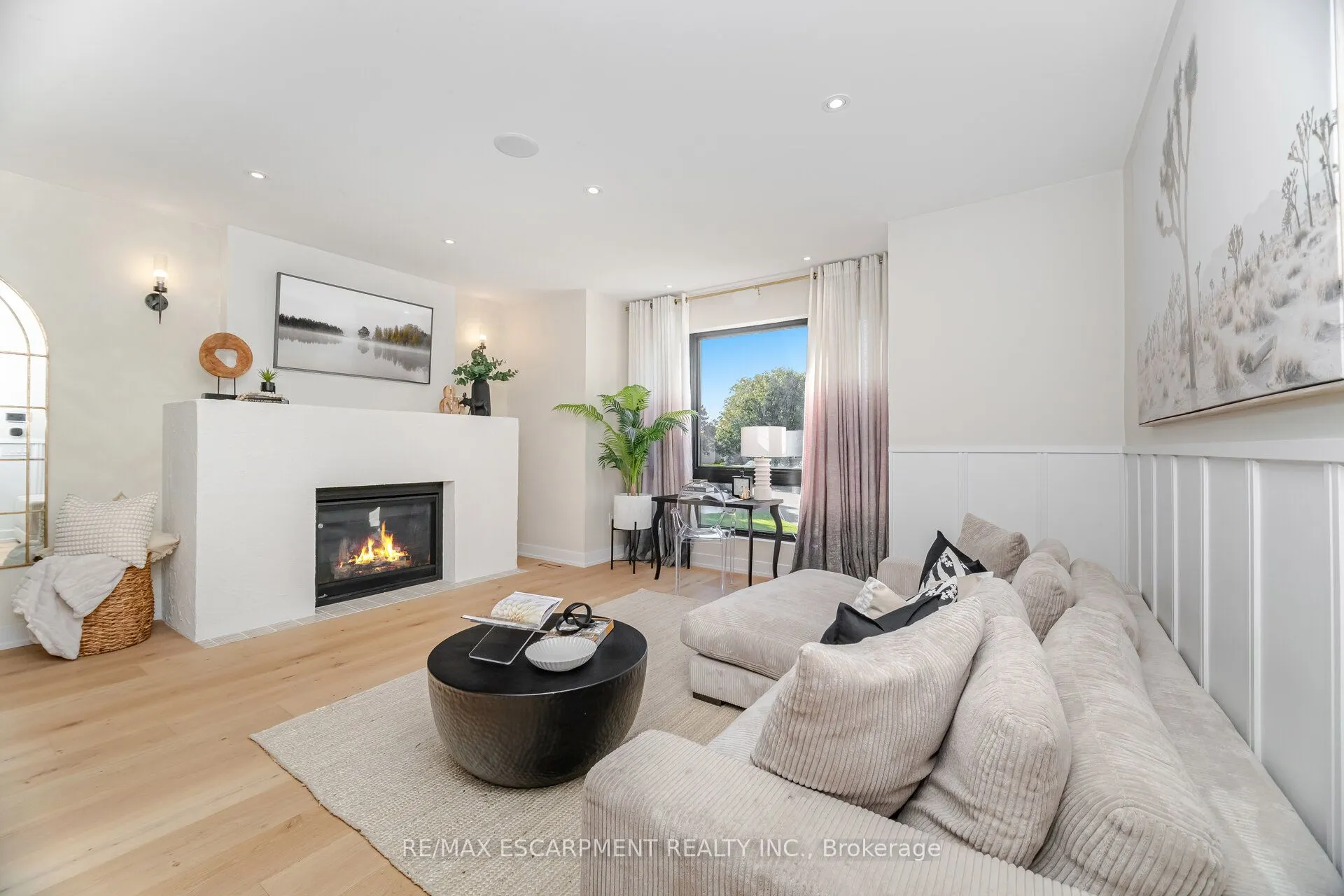772 Banting Court