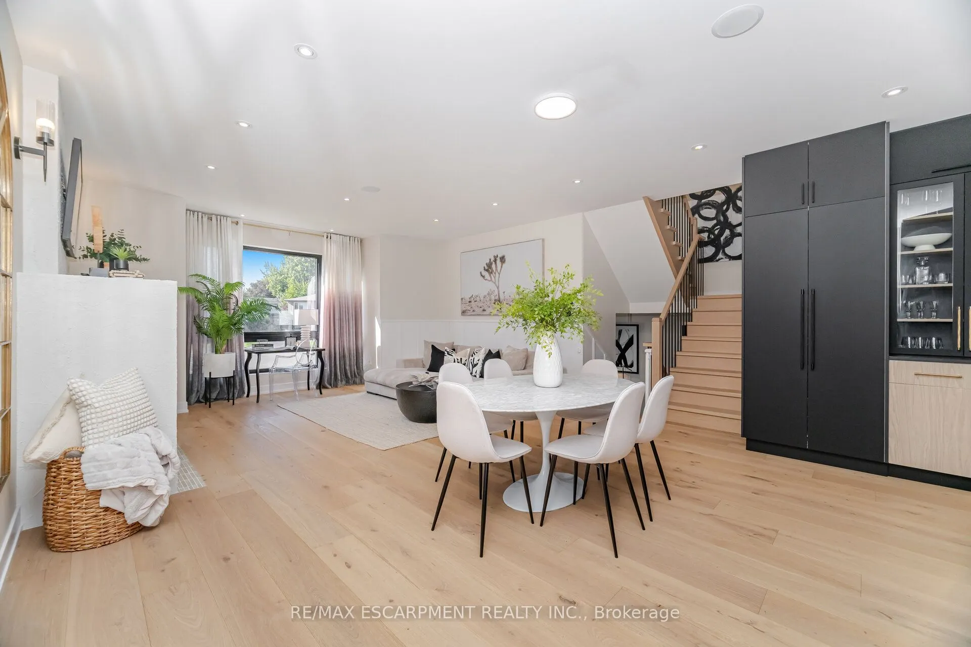 772 Banting Court