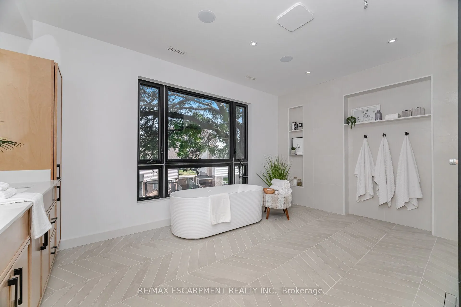 772 Banting Court