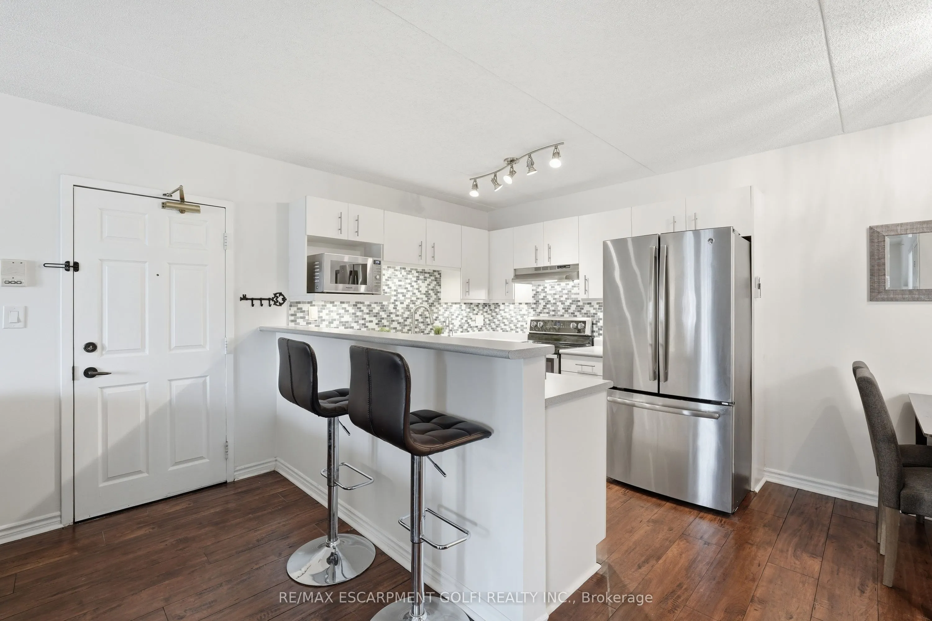 4015 KILMER Drive #204