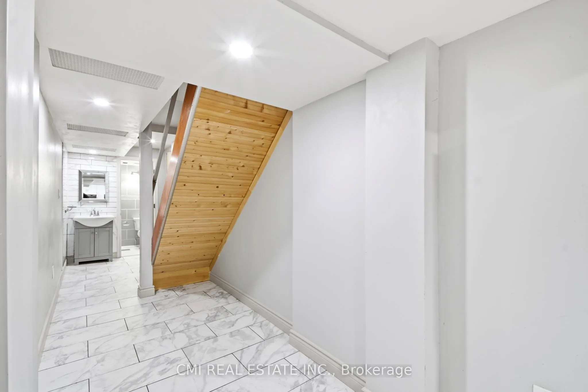 3 Forest Point Drive