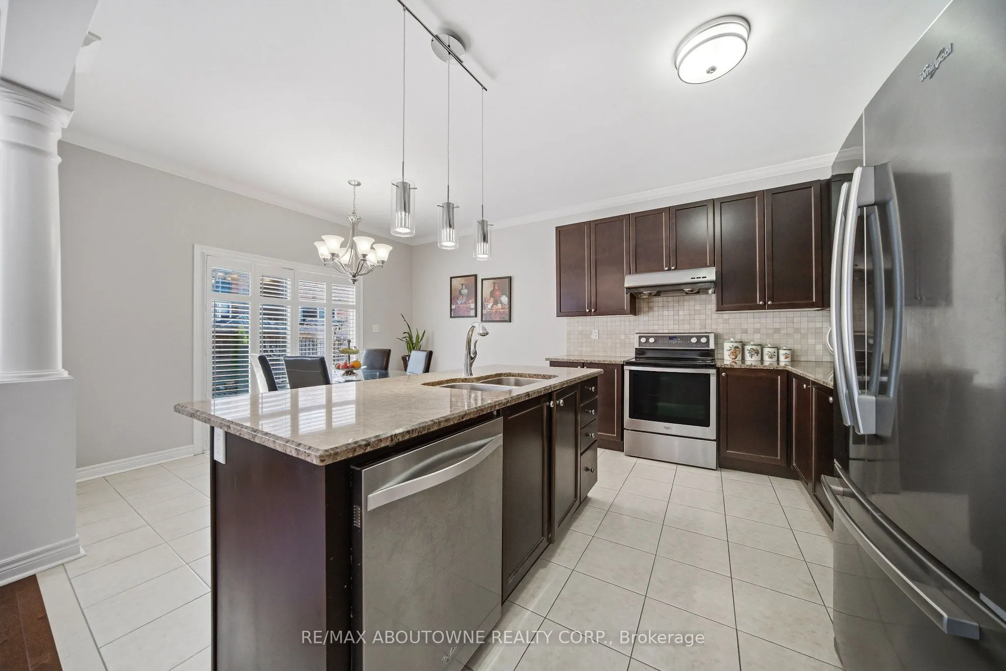884 Stoutt Crescent