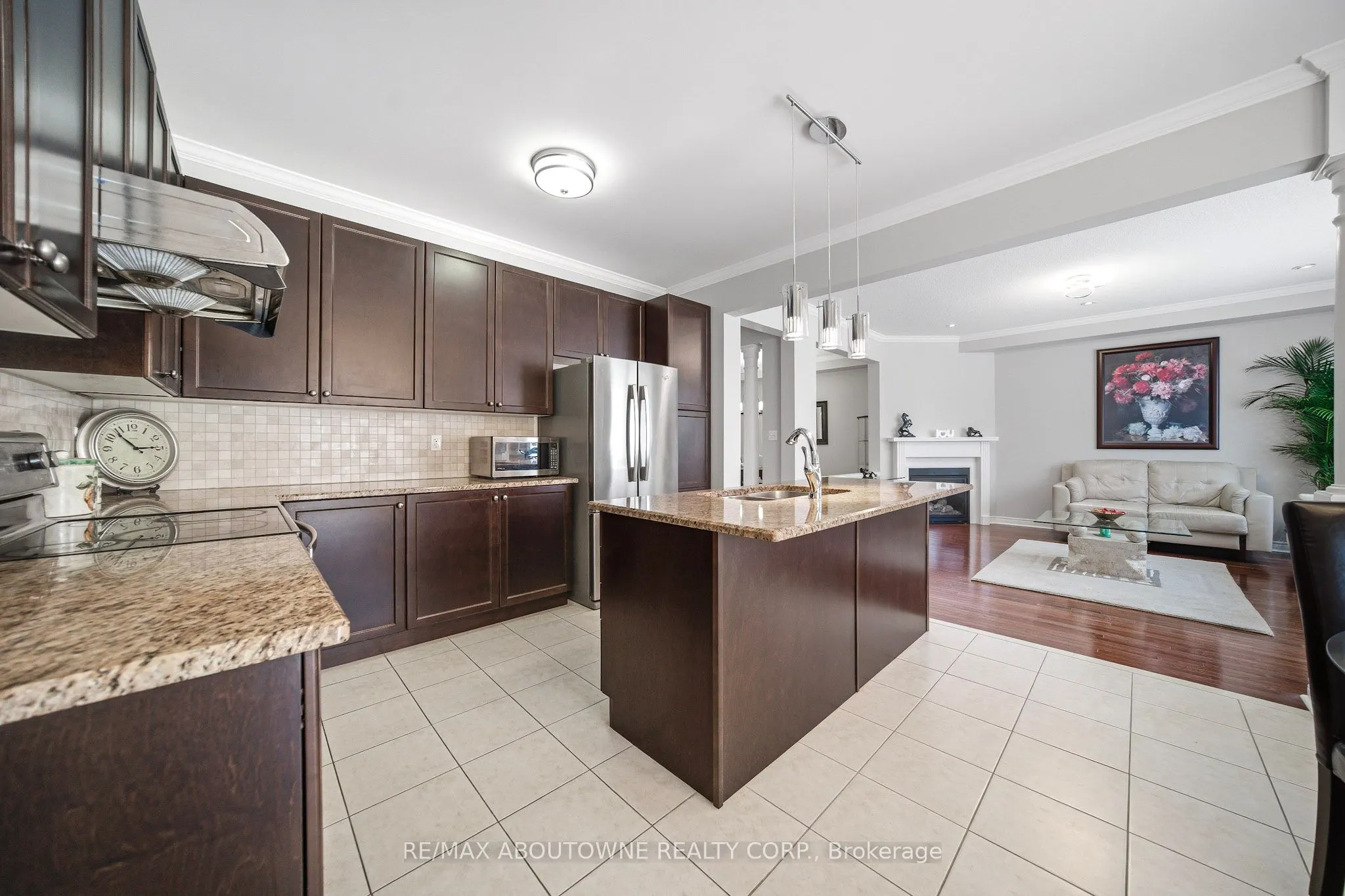 884 Stoutt Crescent
