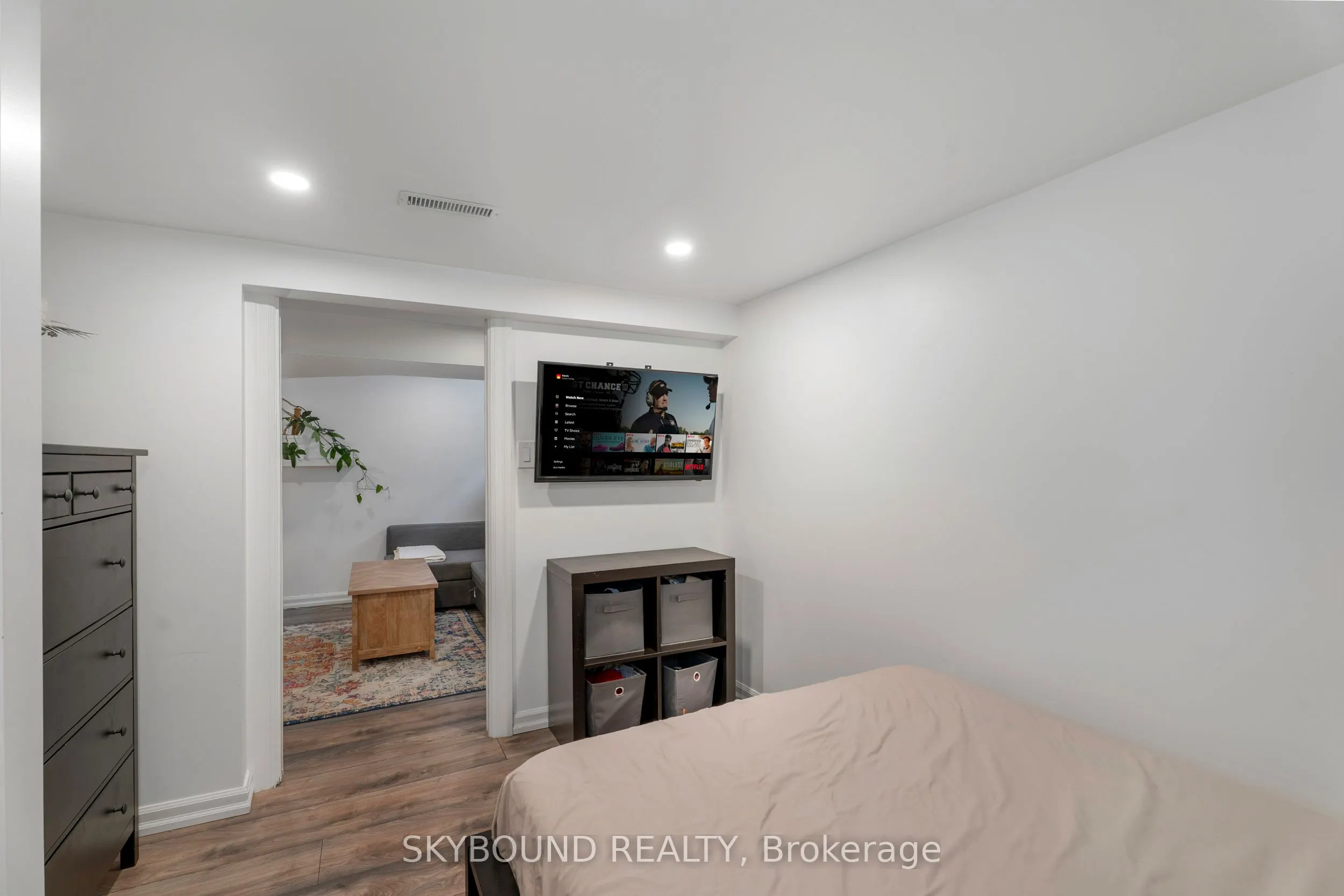 790 The Queensway