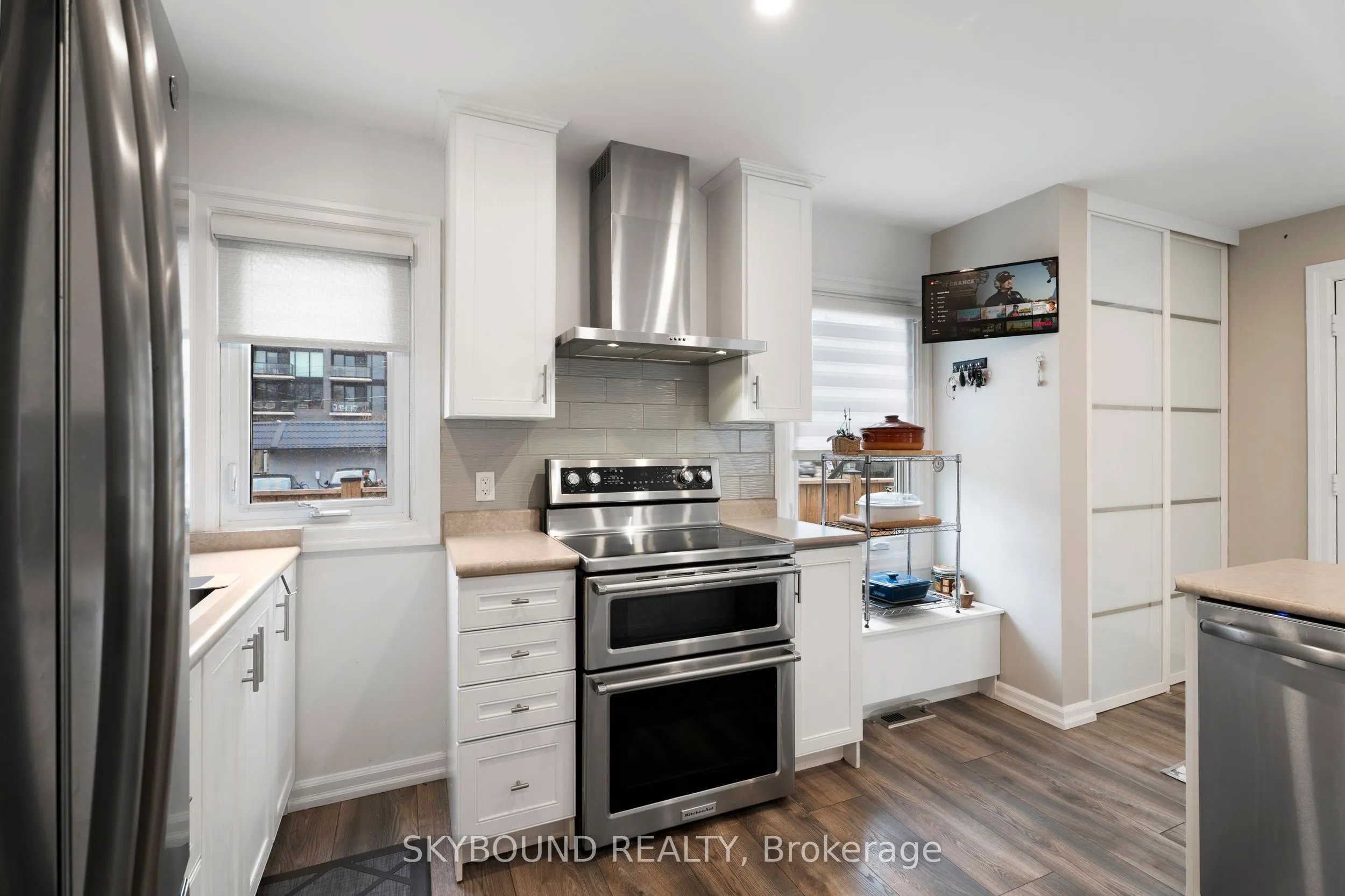 790 The Queensway