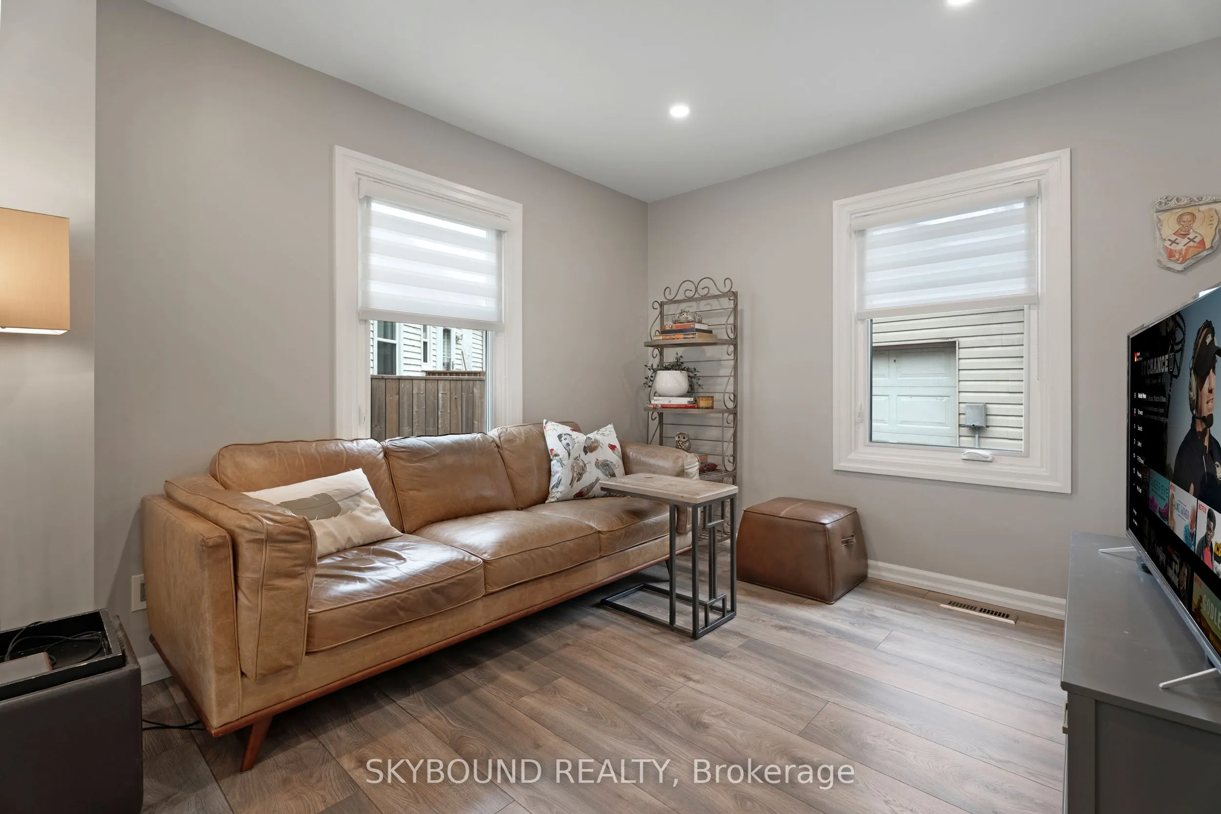 790 The Queensway