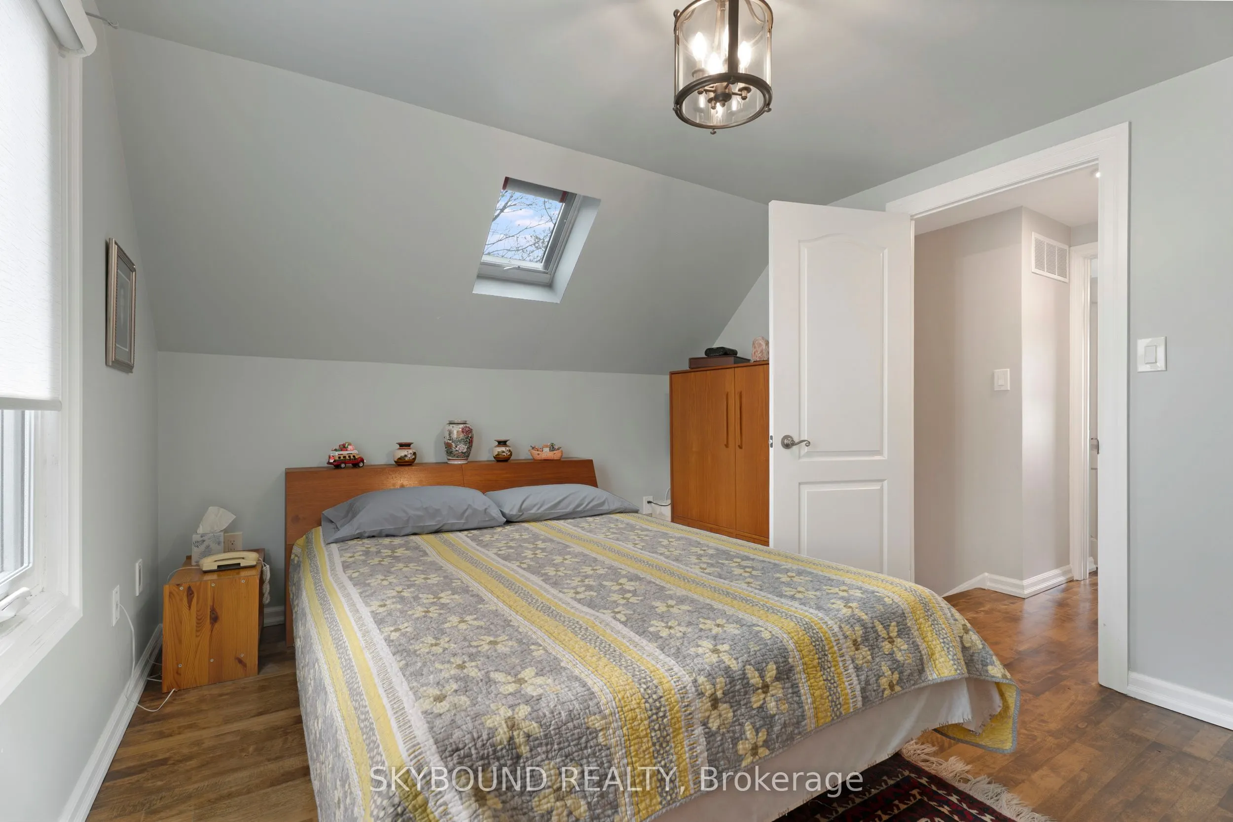 790 The Queensway