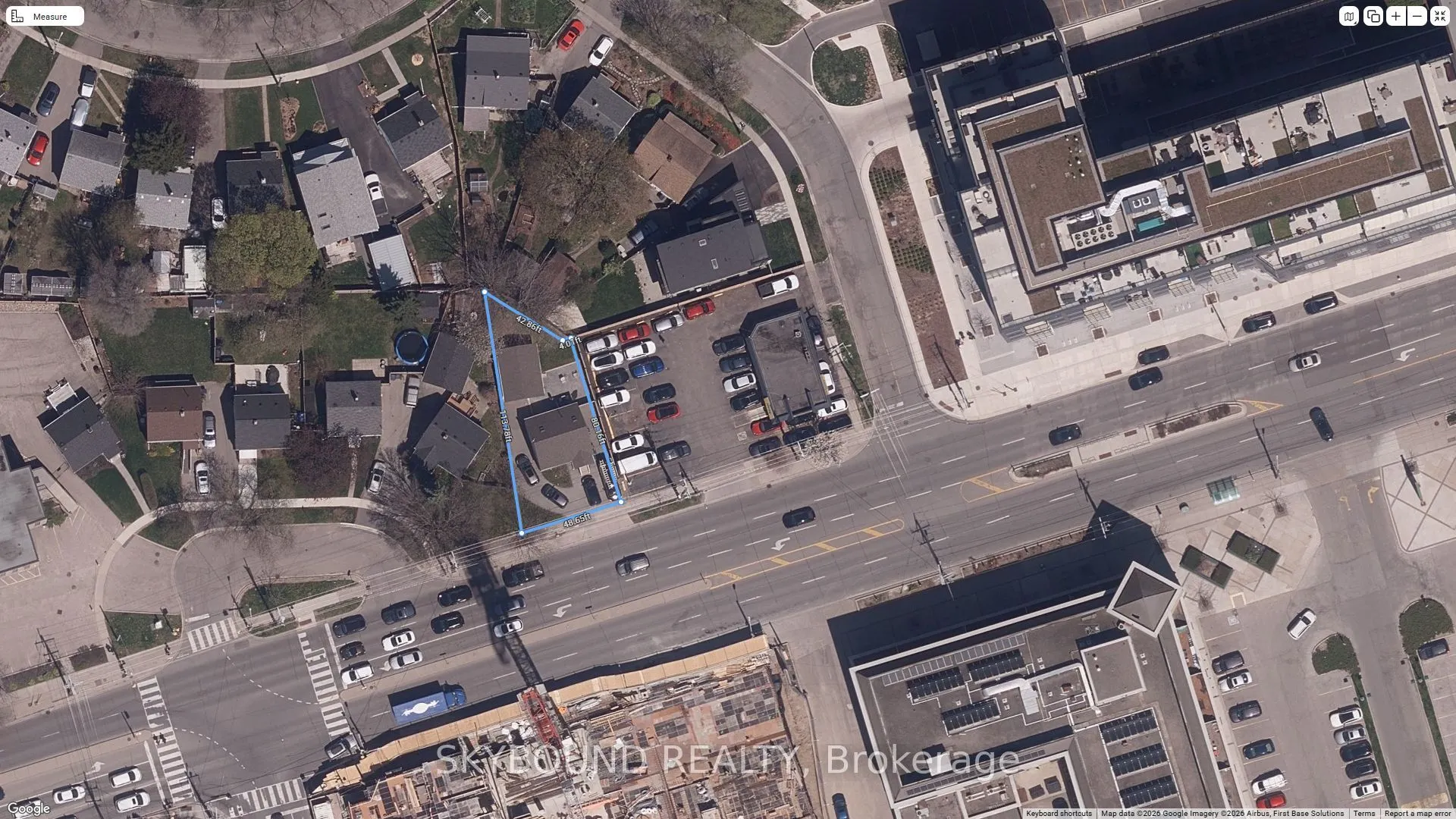 790 The Queensway