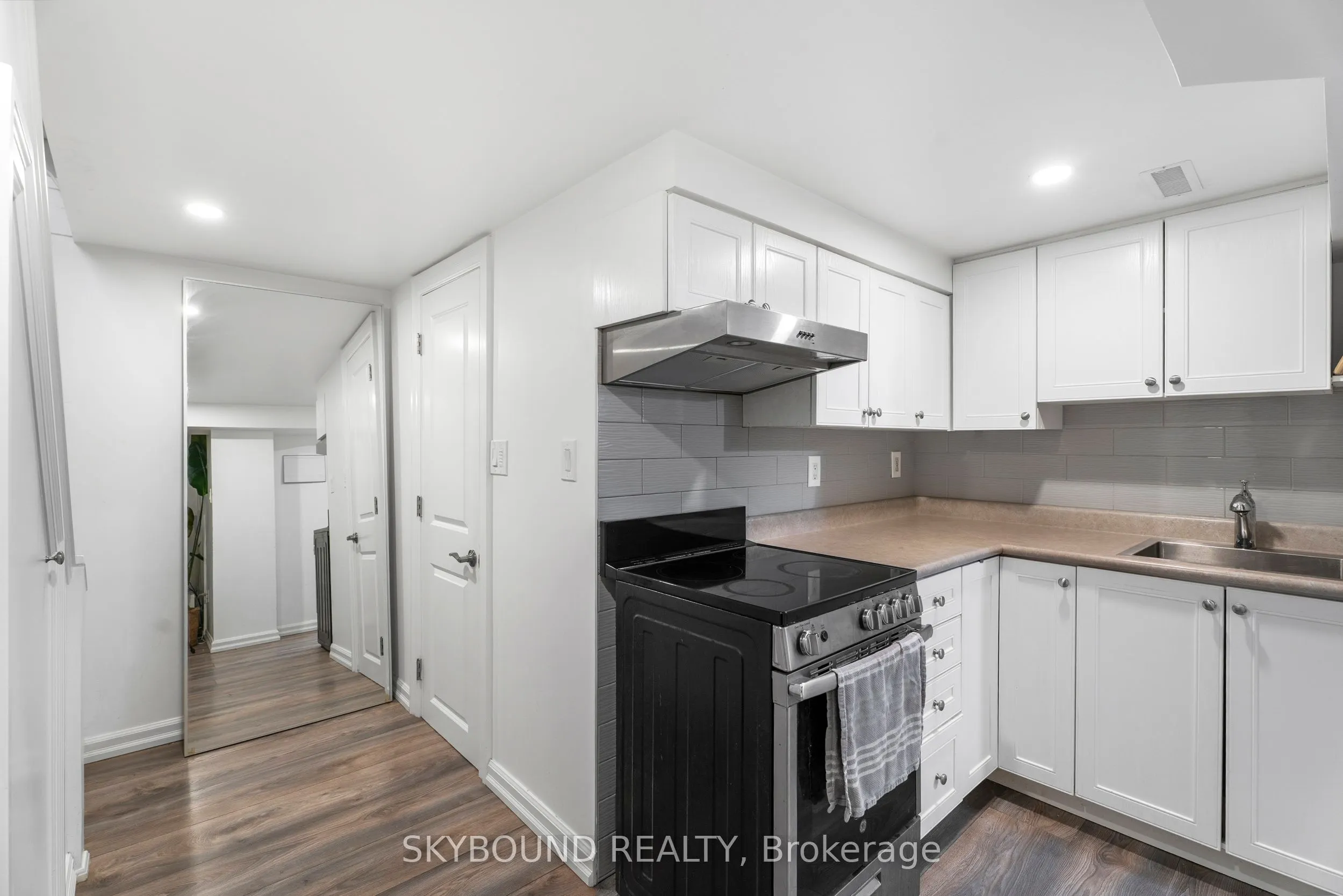 790 The Queensway