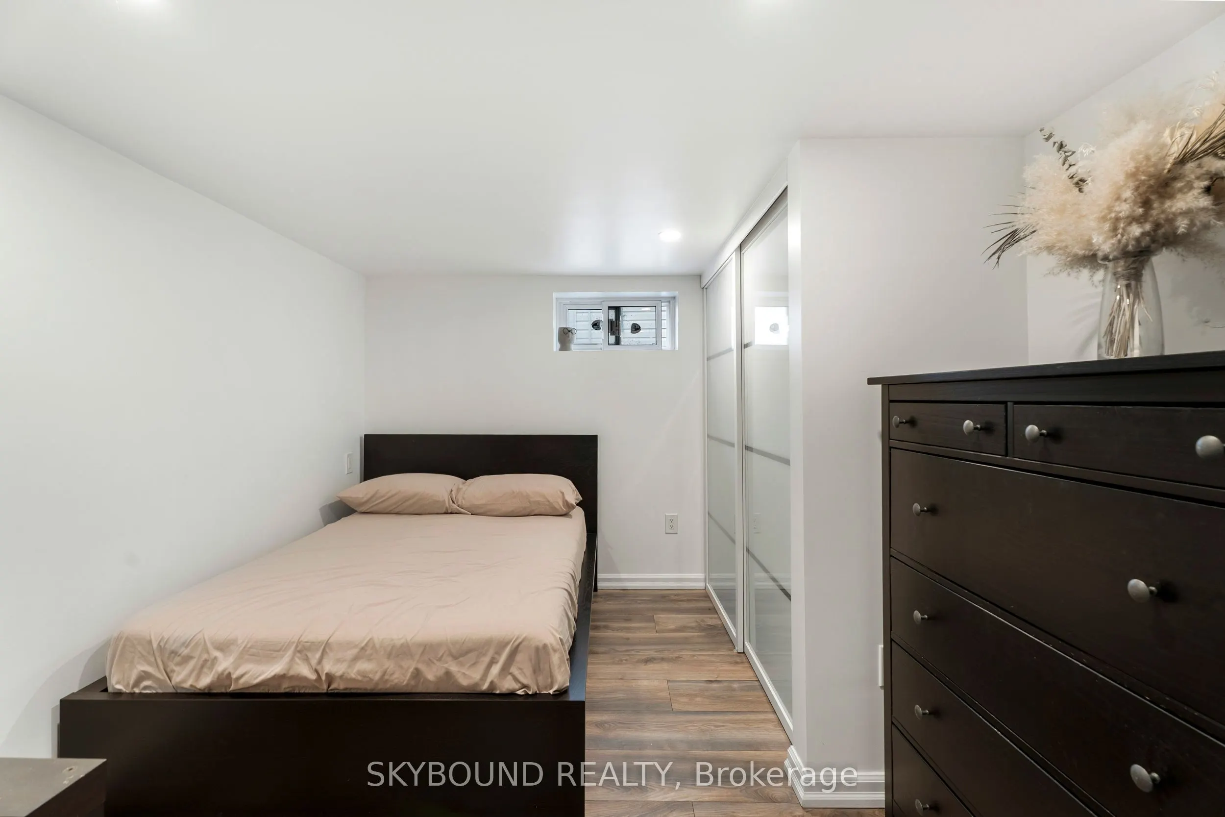 790 The Queensway