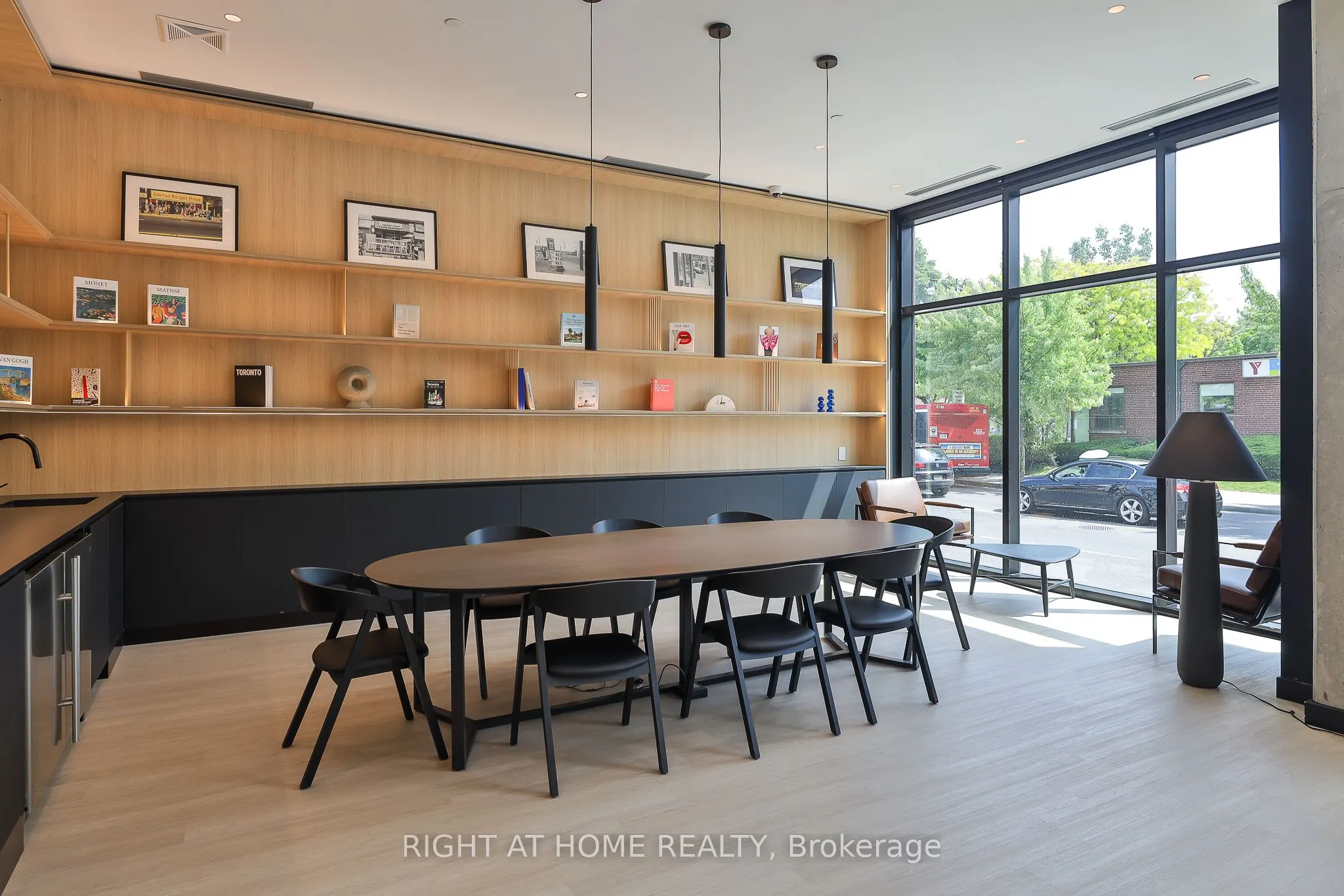 2720 Dundas Street W #607
