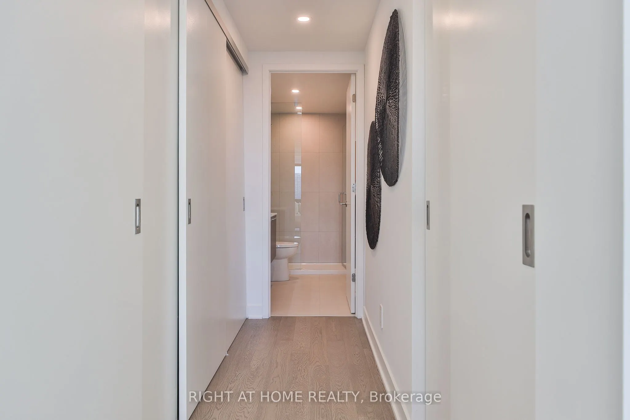 2720 Dundas Street W #607