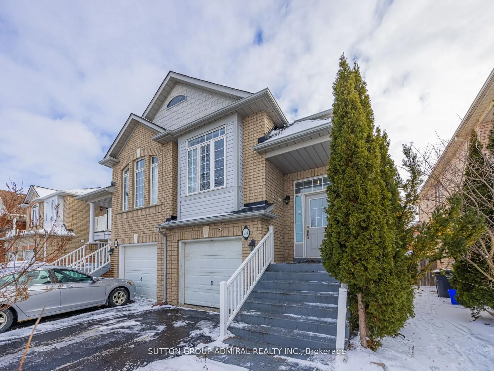 101 River Rock Crescent