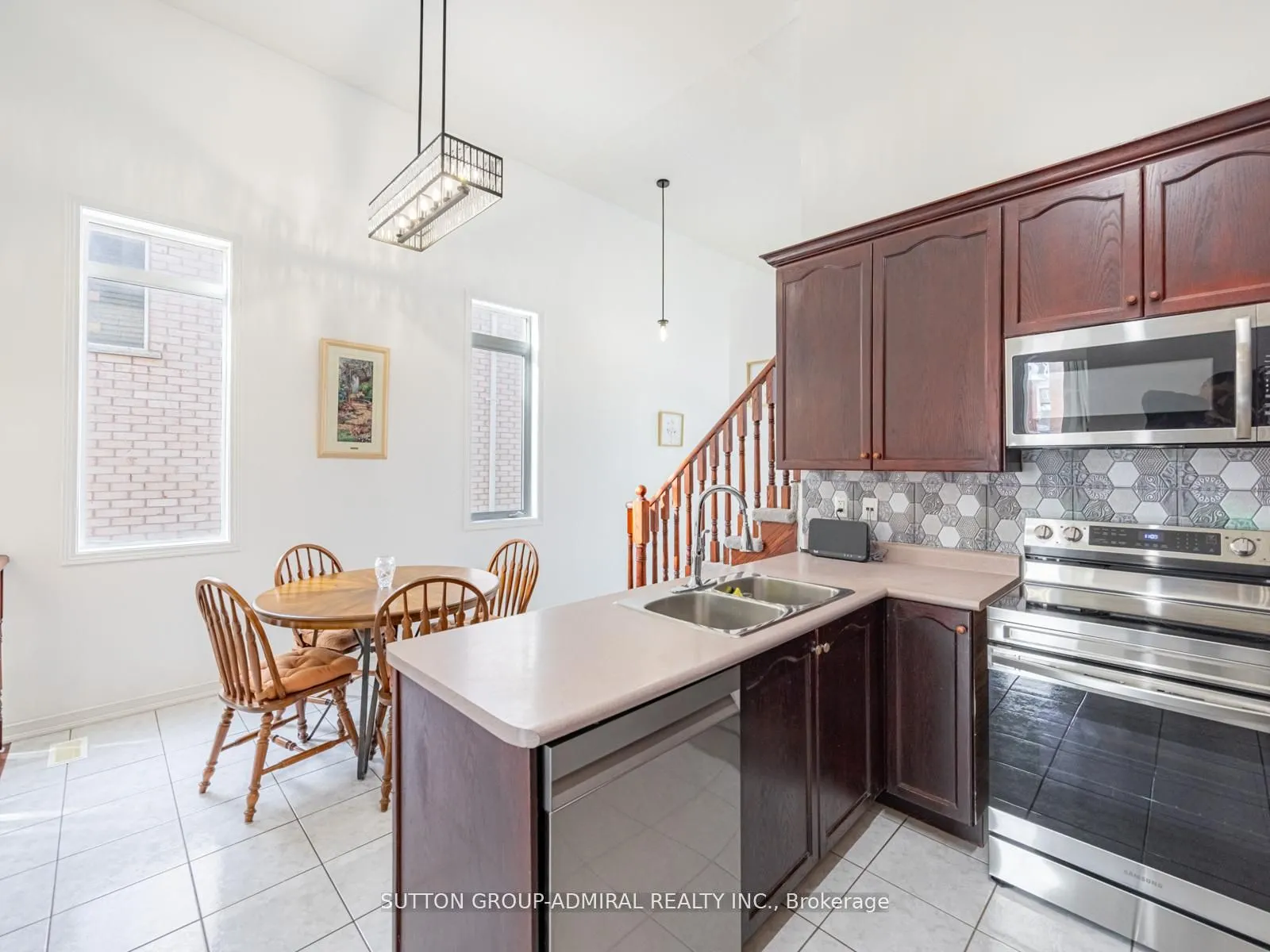 101 River Rock Crescent