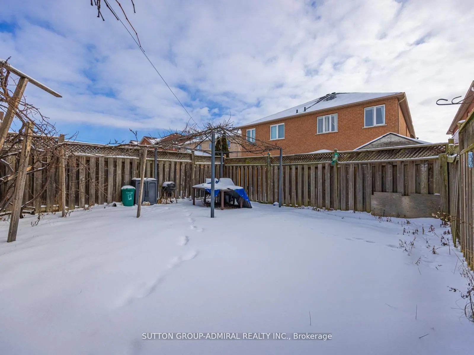 101 River Rock Crescent