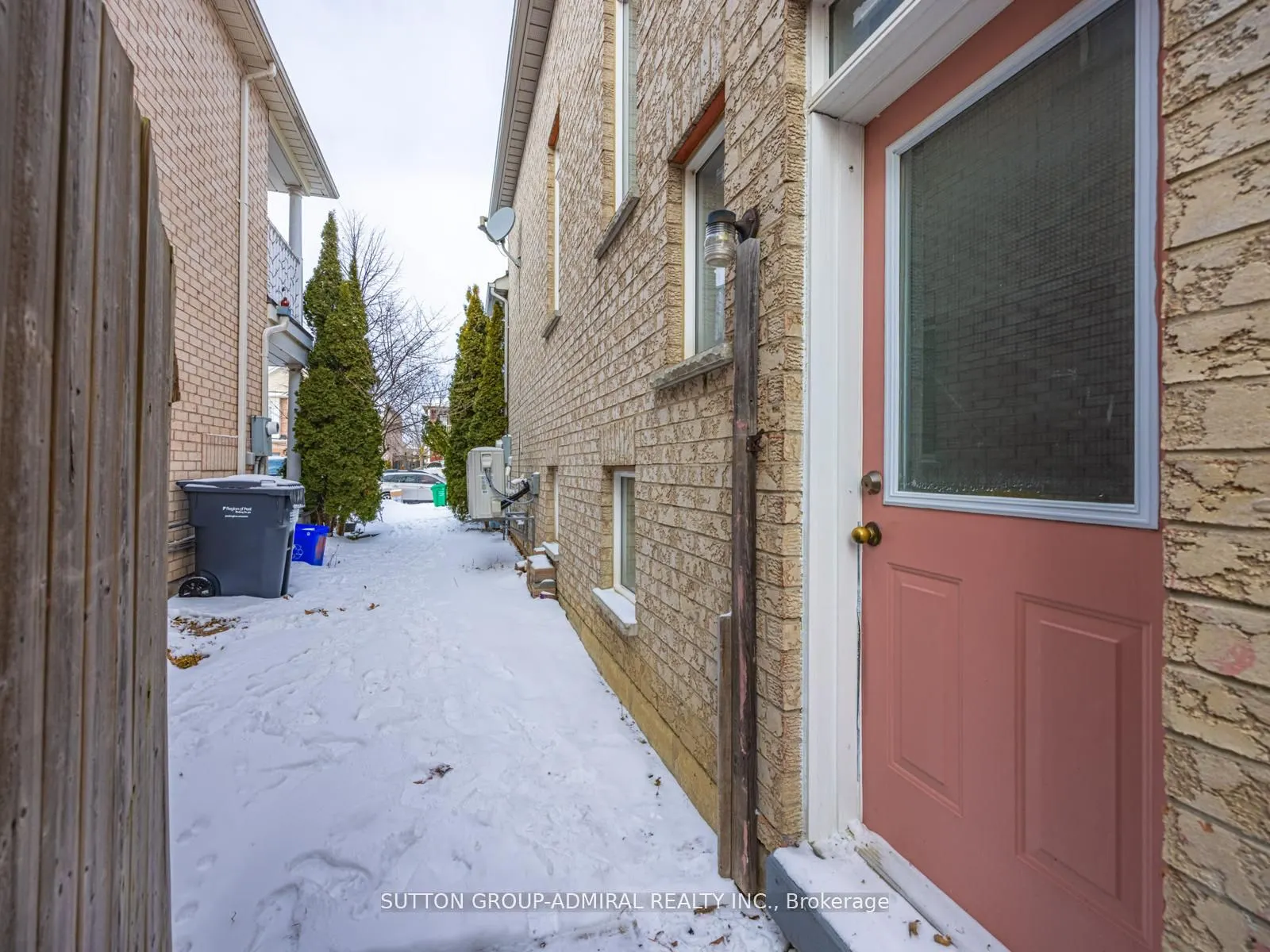 101 River Rock Crescent