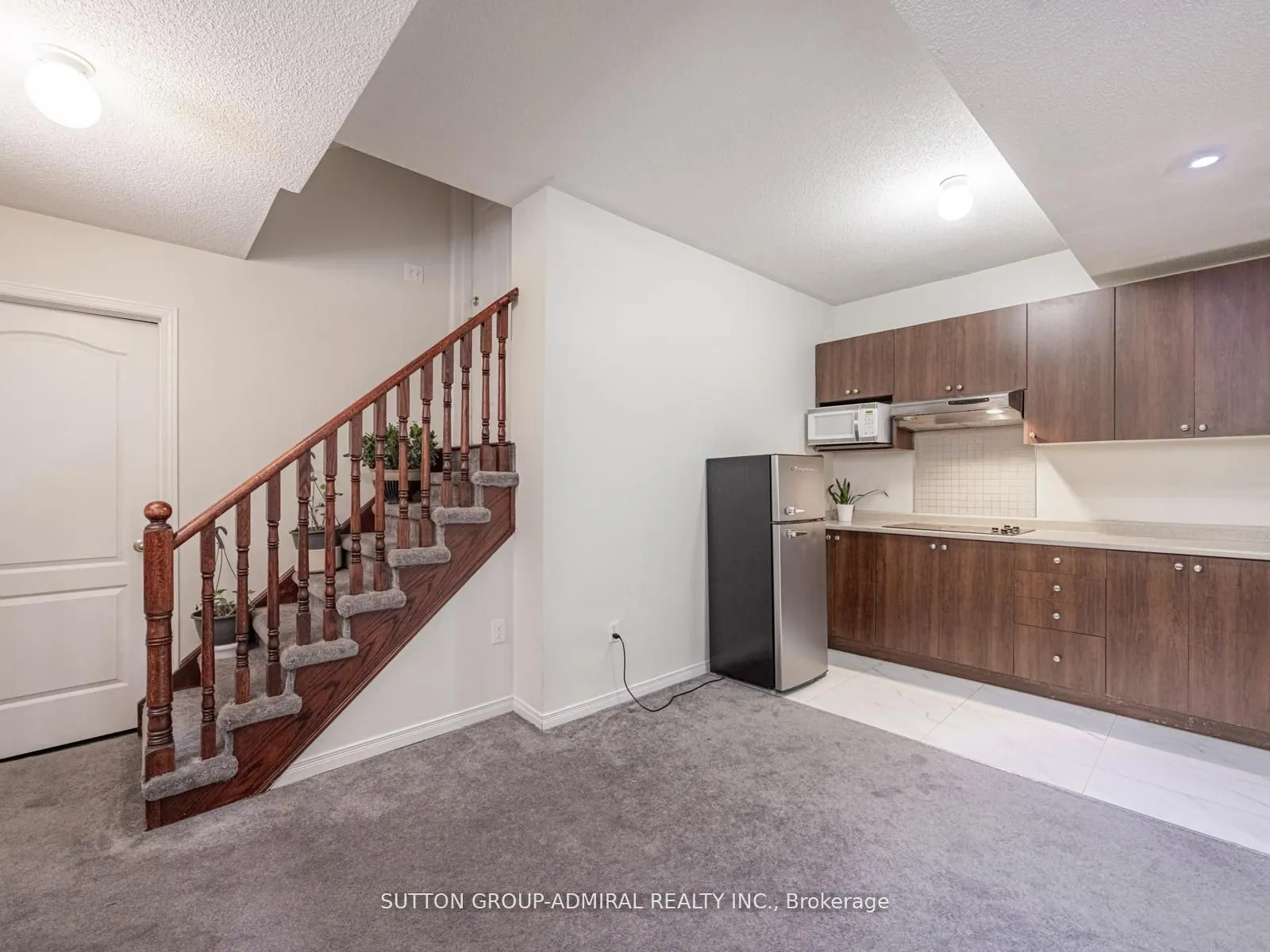 101 River Rock Crescent
