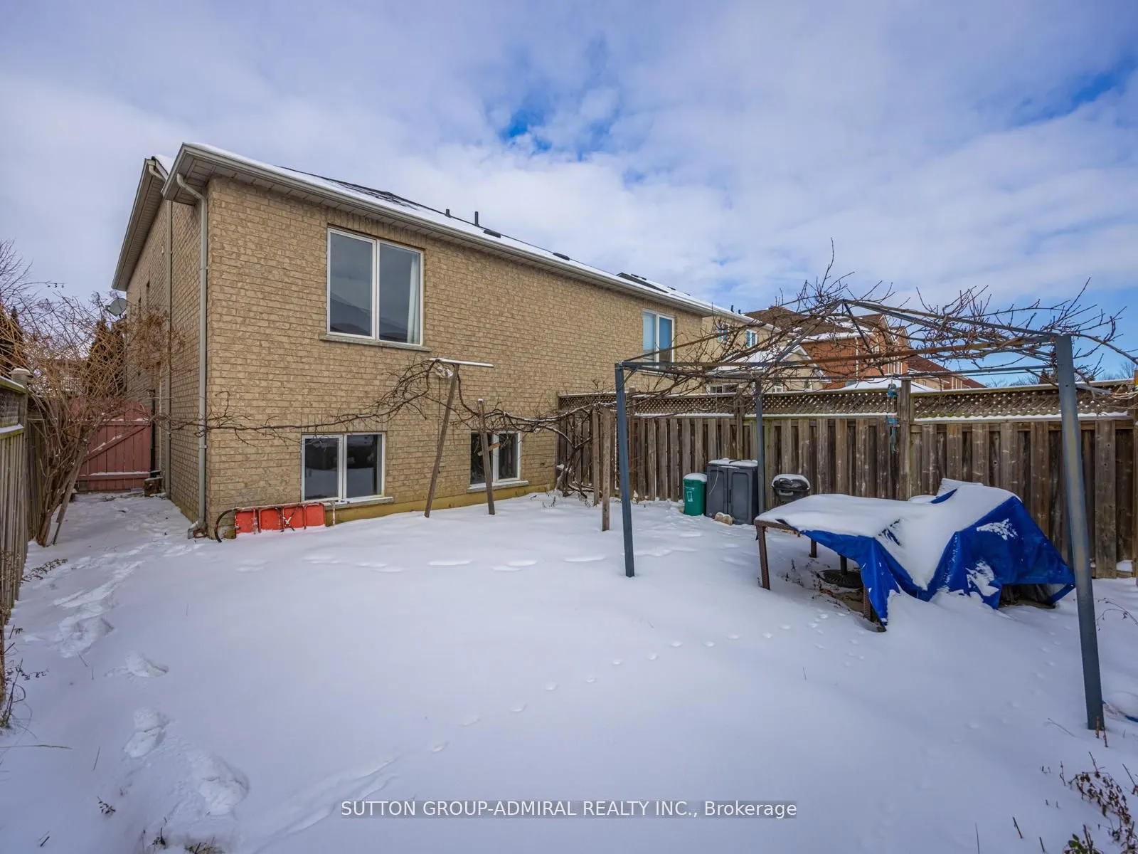 101 River Rock Crescent